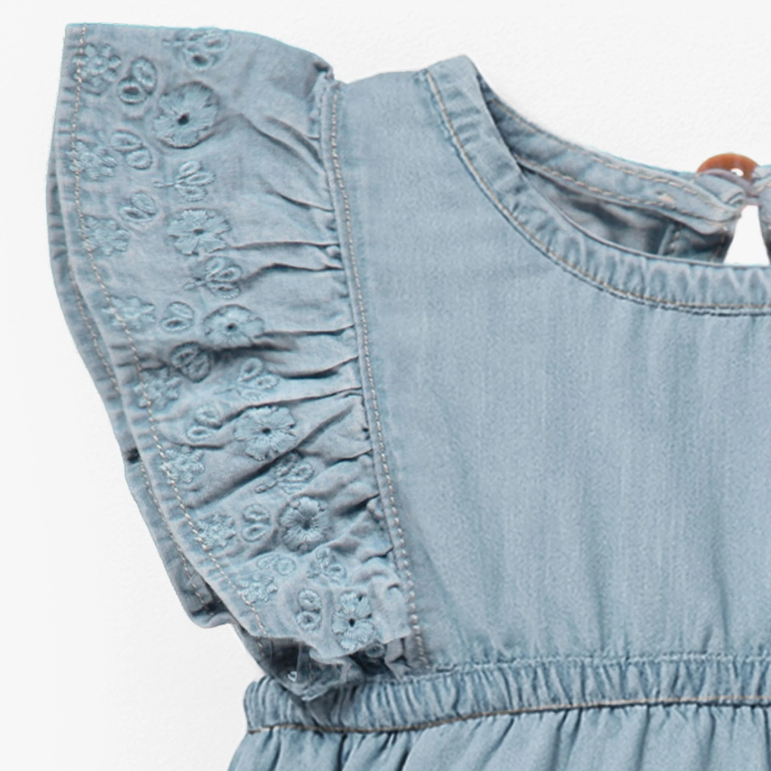Barboteuse bleu pâle en denim avec broderie anglaise, naissance - Image 5