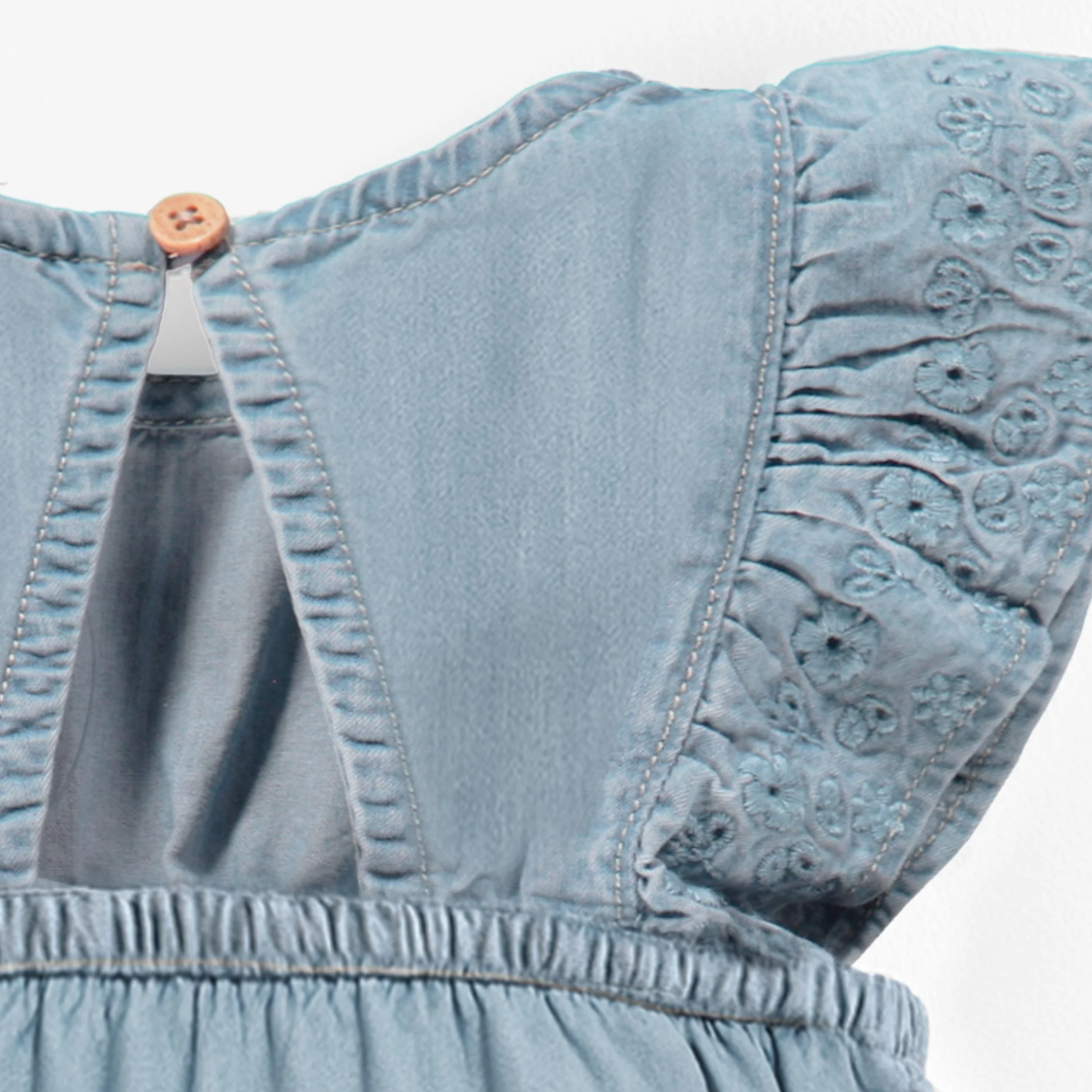 Barboteuse bleu pâle en denim avec broderie anglaise, naissance - Image 6