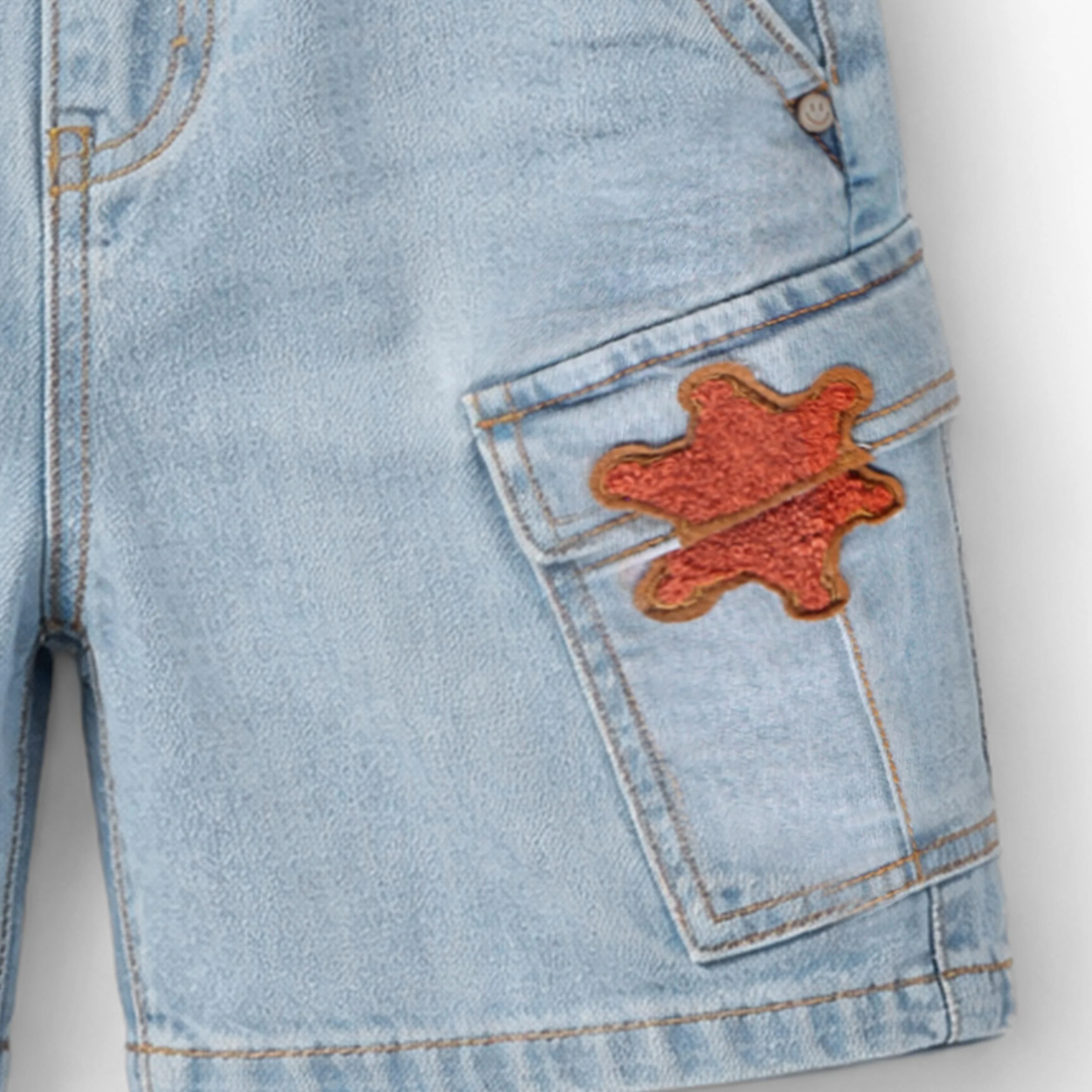Bermuda bleu pâle en denim avec écusson étoile, enfant - Image 4