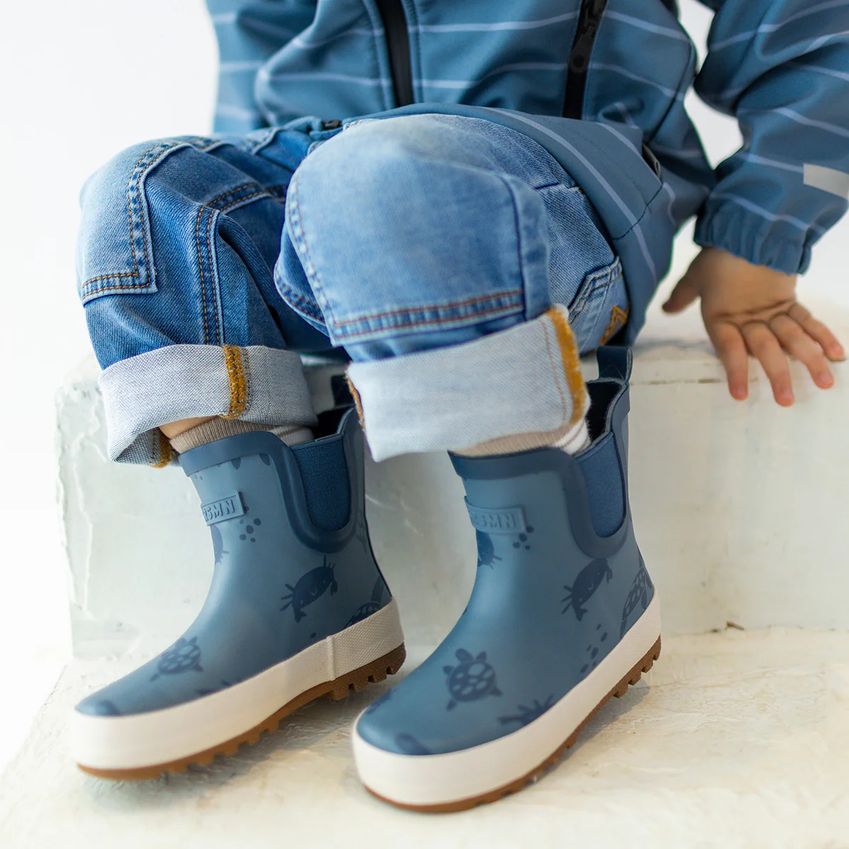 Bottes de pluie courtes bleu foncé avec tortues et crabes - Image 2