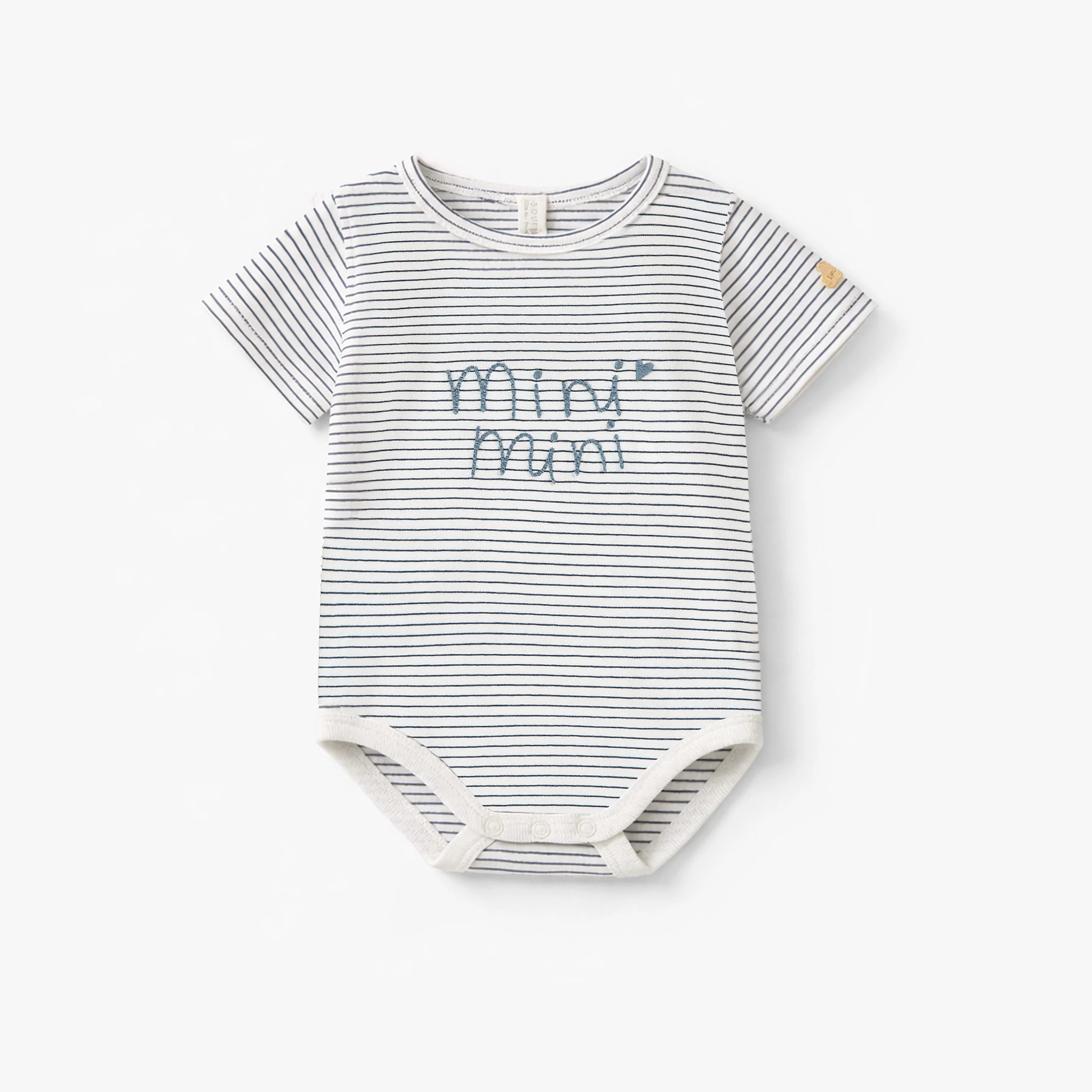 Cache-couche bleu et crème à rayures, naissance