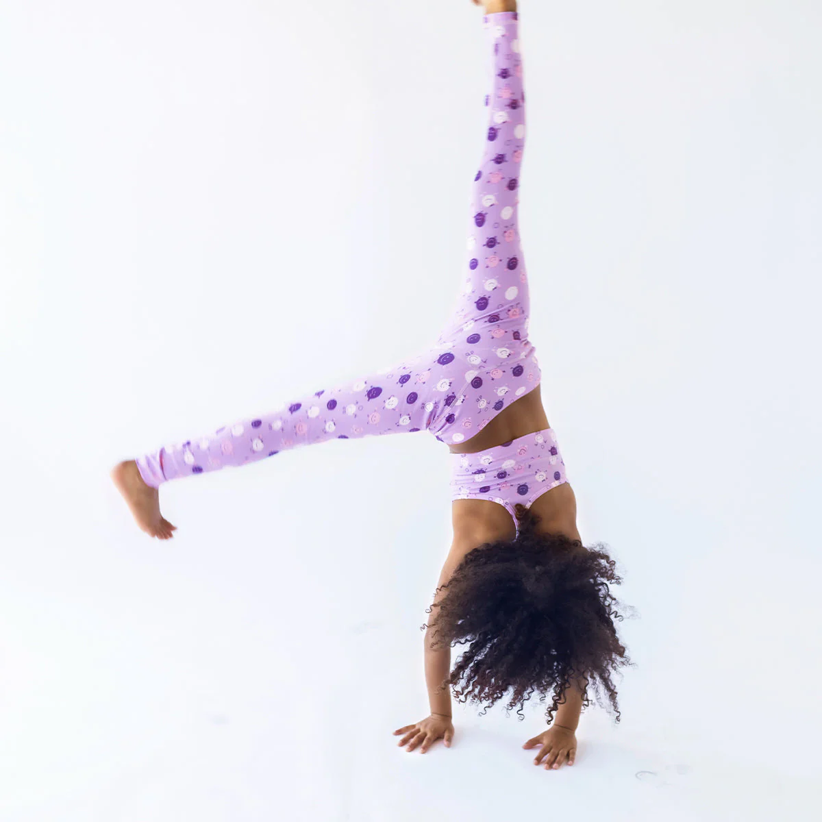 Camisole de sport lilas avec bretelles croisées en tissu extensible, enfant - Image 4