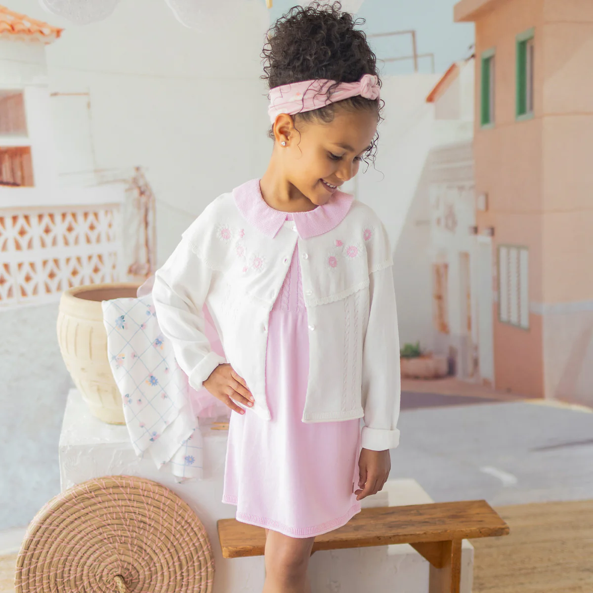 Cardigan blanc en tricot avec broderies de fleurs, enfant - Image 2