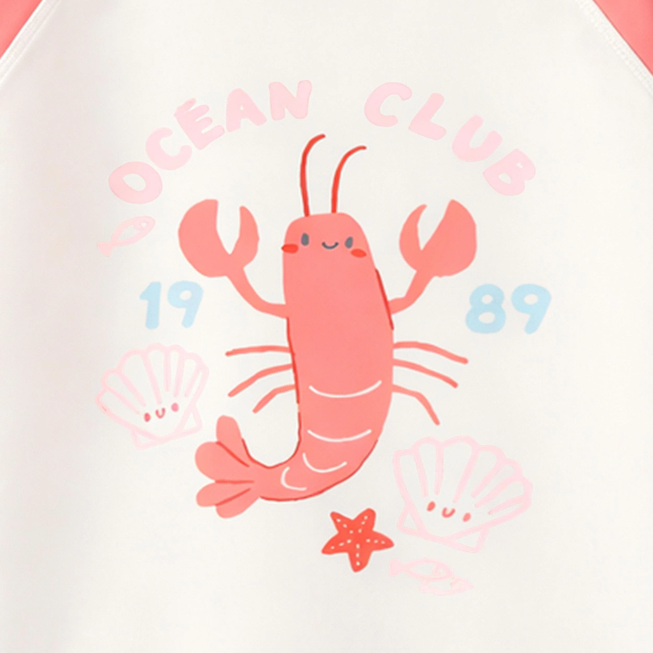 Chandail de bain rose corail et crème avec illustration, enfant || Coral pink and cream rashguard wi - Image 4