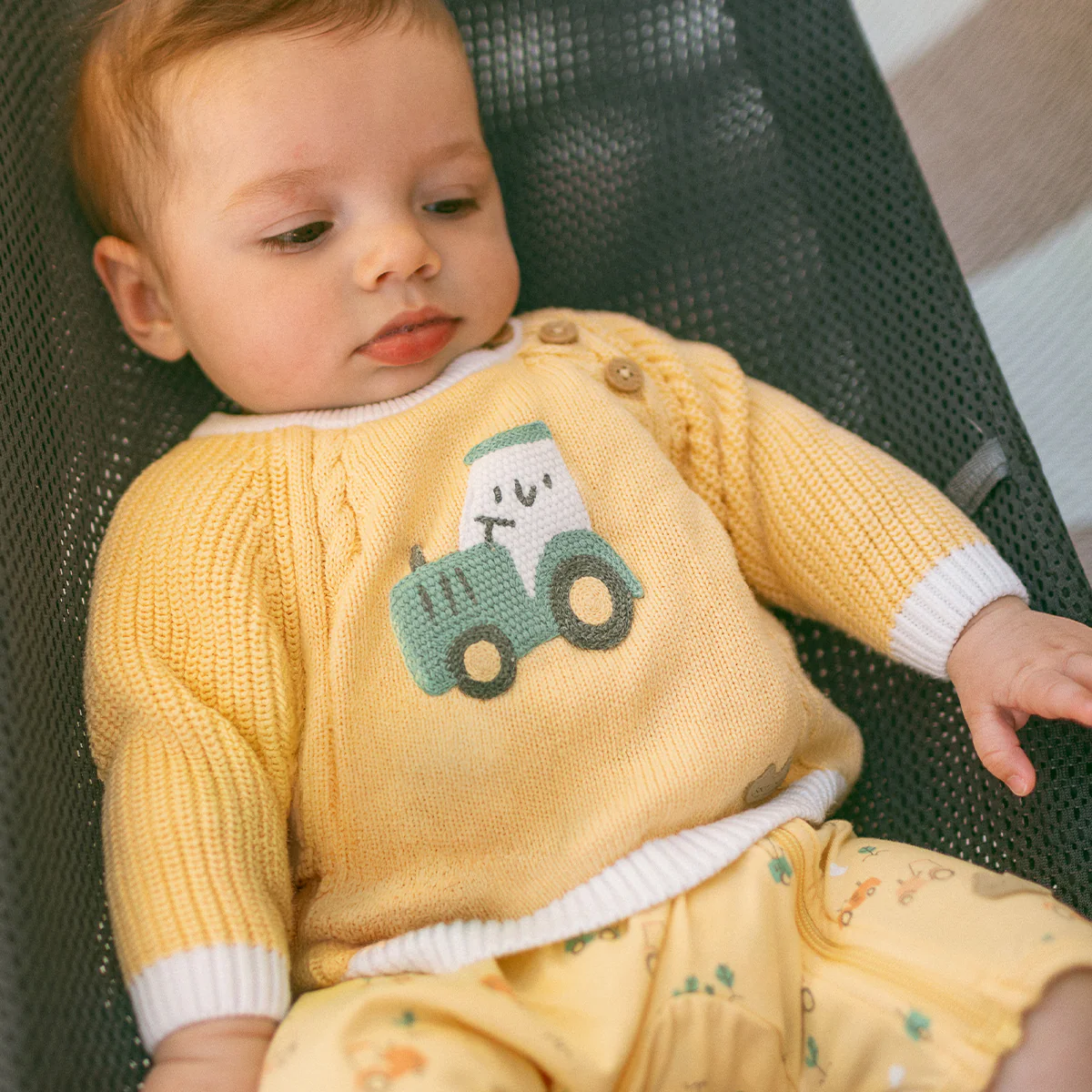 Chandail jaune en tricot avec tracteur, naissance - Image 2