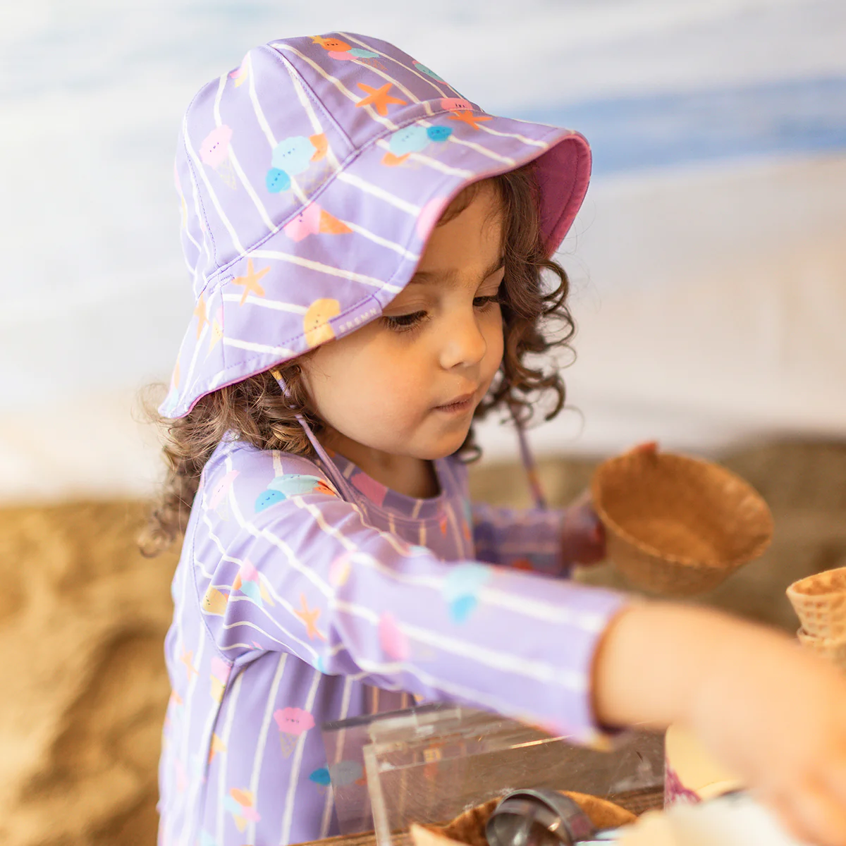 Chapeau de soleil réversible mauve avec rayures et motifs, bébé - Image 3