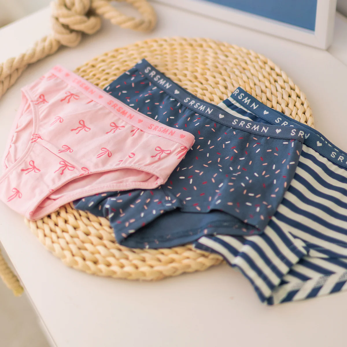Culotte bikini rose à motifs de boucles, enfant - Image 2
