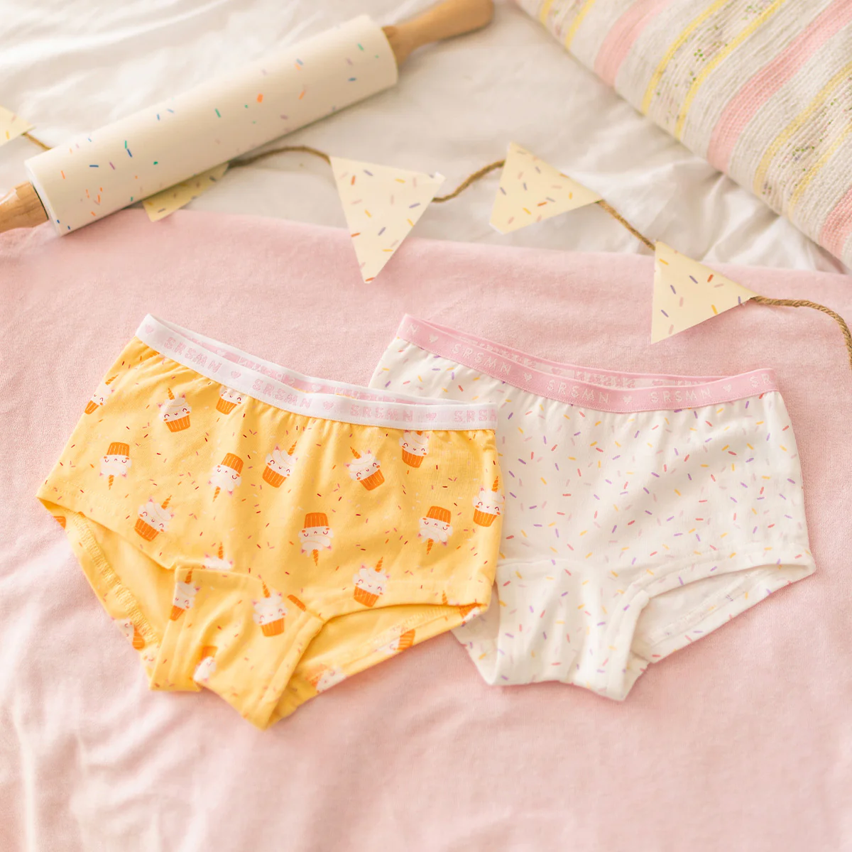 Culotte garçonne jaune à motifs de petits gâteaux, enfant - Image 2