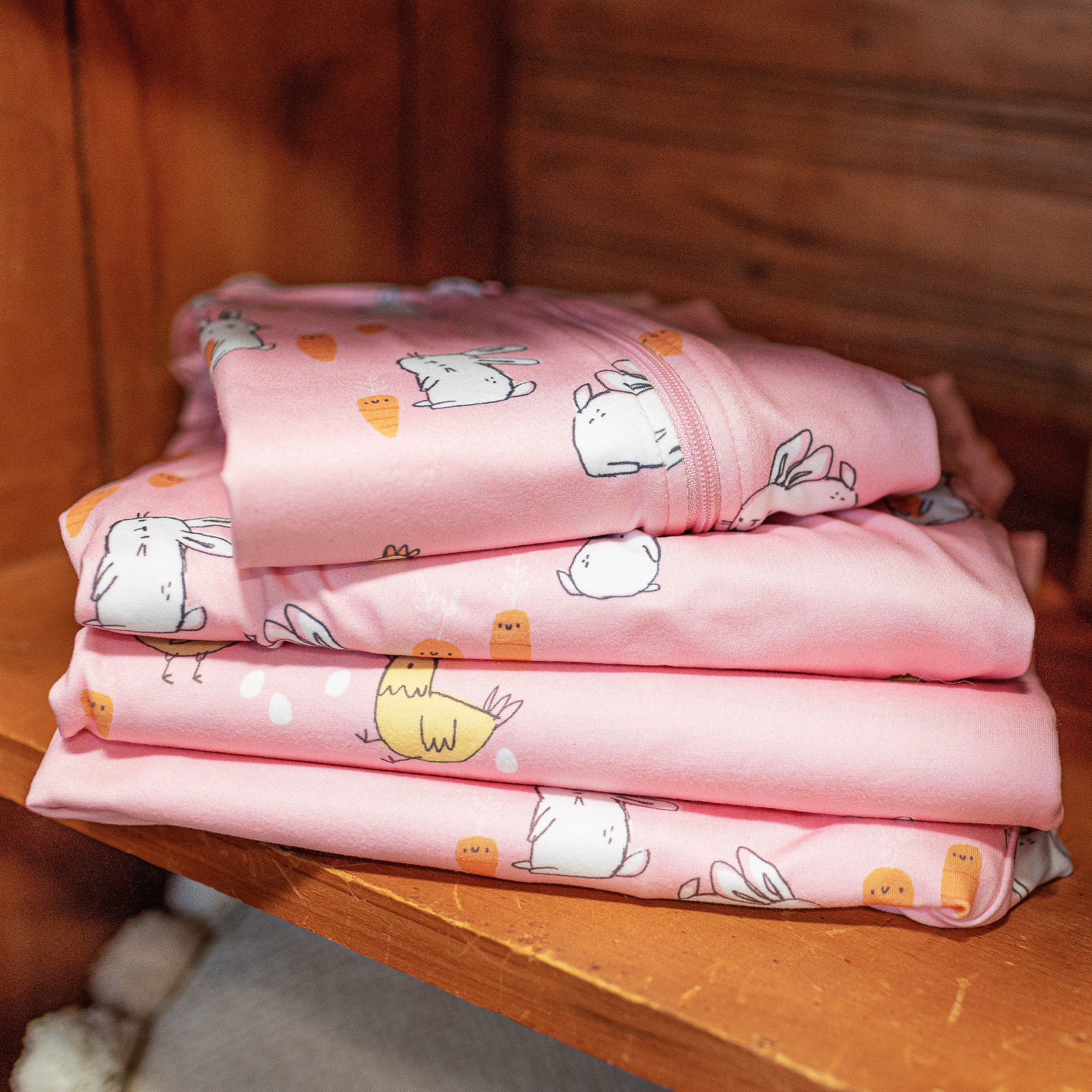 Haut de pyjama rose avec motif de lapins et de poulets, adulte - Image 5