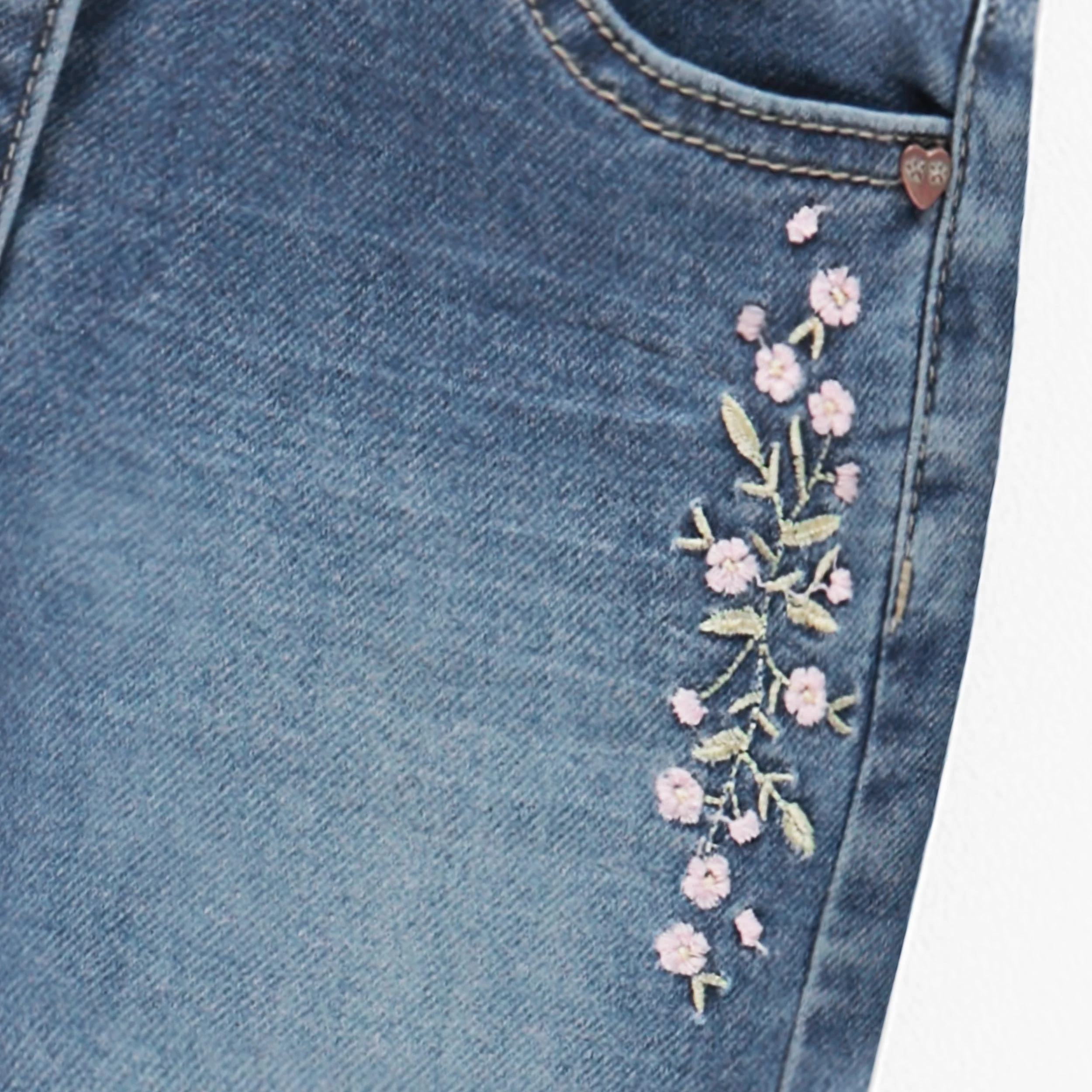 Jean bleu avec broderie florale, enfant - Image 3
