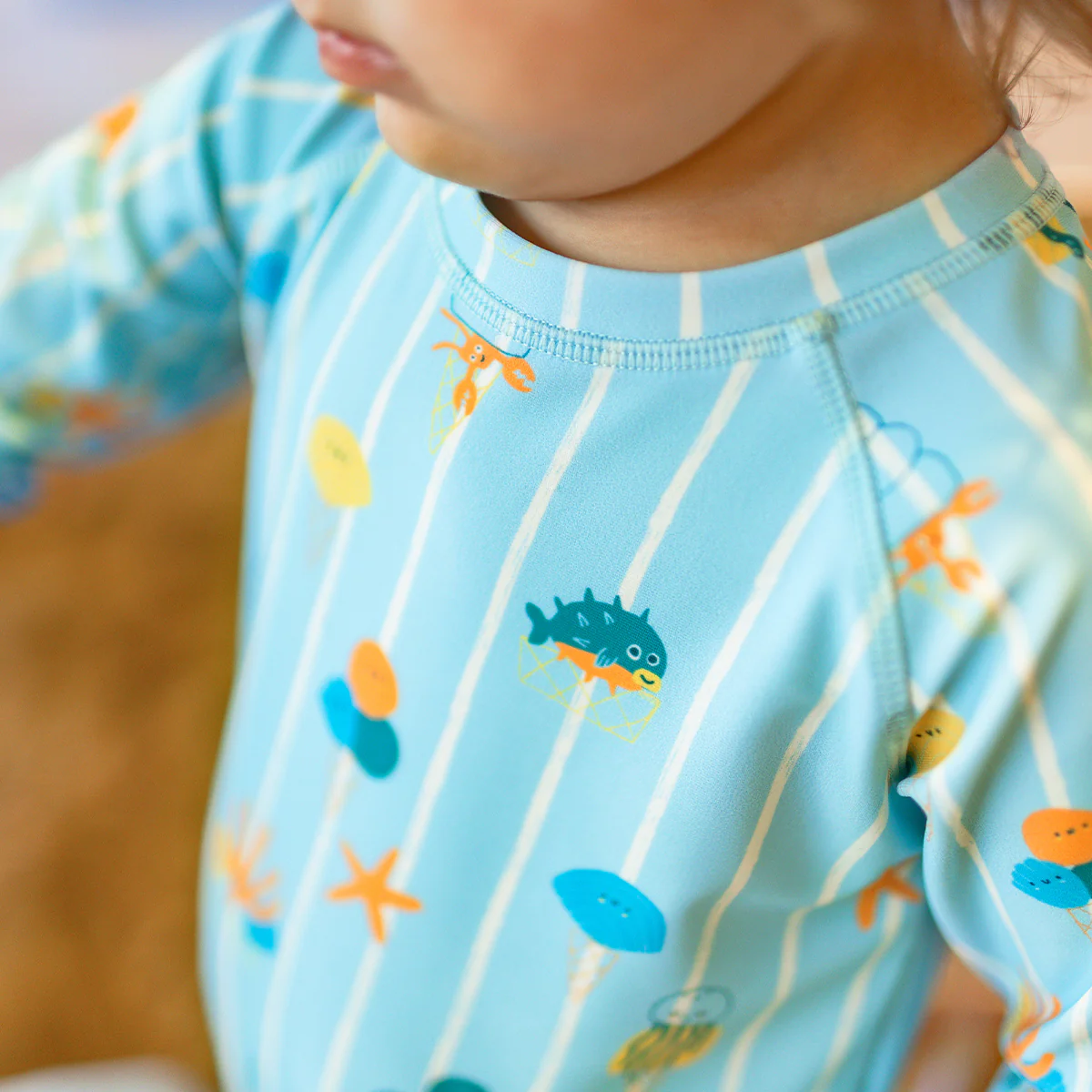 Maillot de bain une pièce bleu avec rayures et motifs, bébé - Image 5