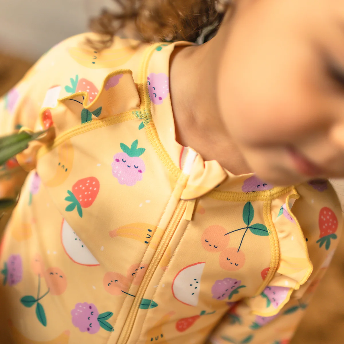 Maillot de bain une pièce jaune à motifs fruités, bébé - Image 4