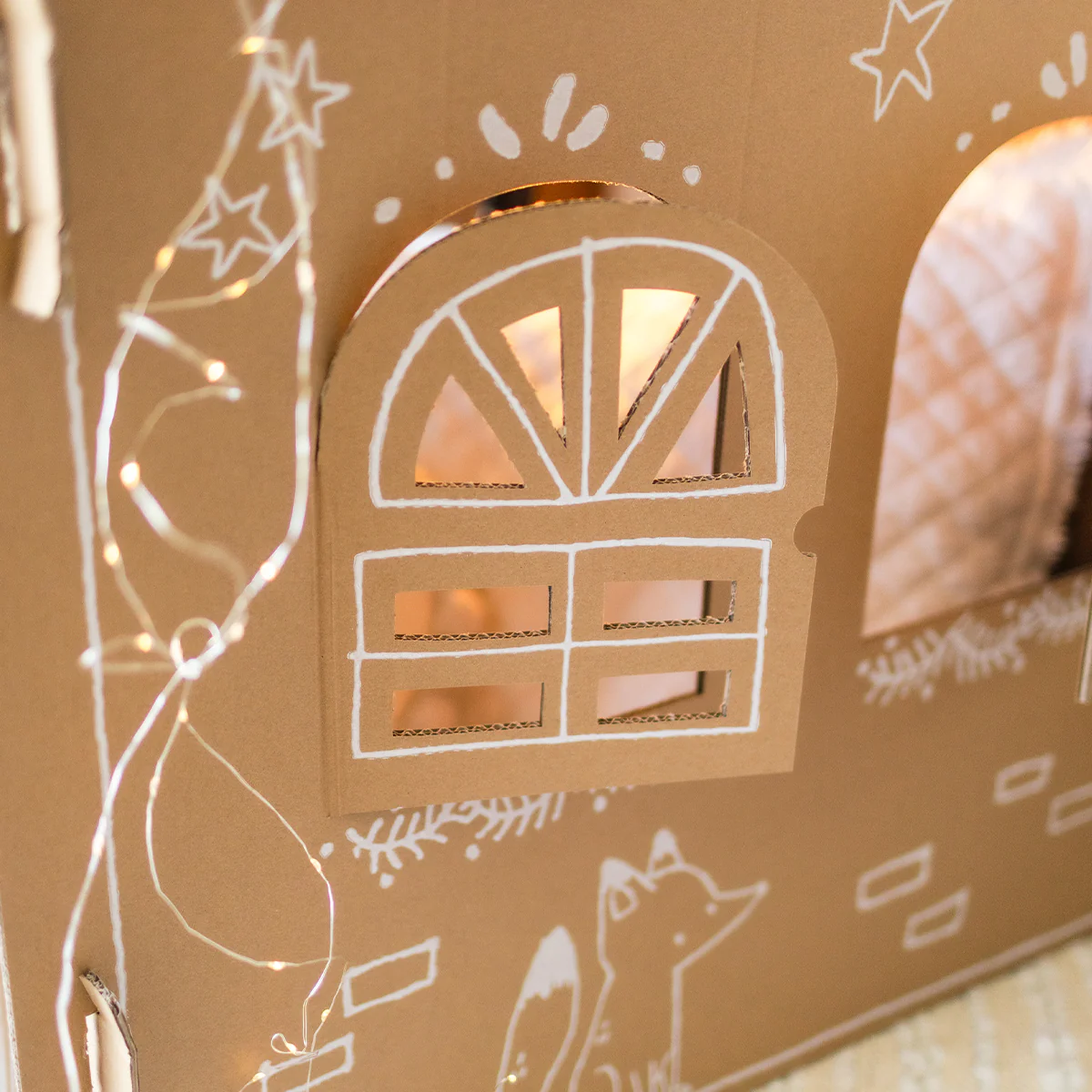 Maison en carton des Fêtes, enfant - Image 3
