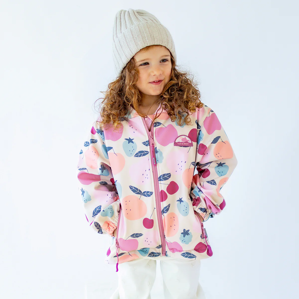 Manteau beige en coquille souple avec motifs de fruits, enfant - Image 2