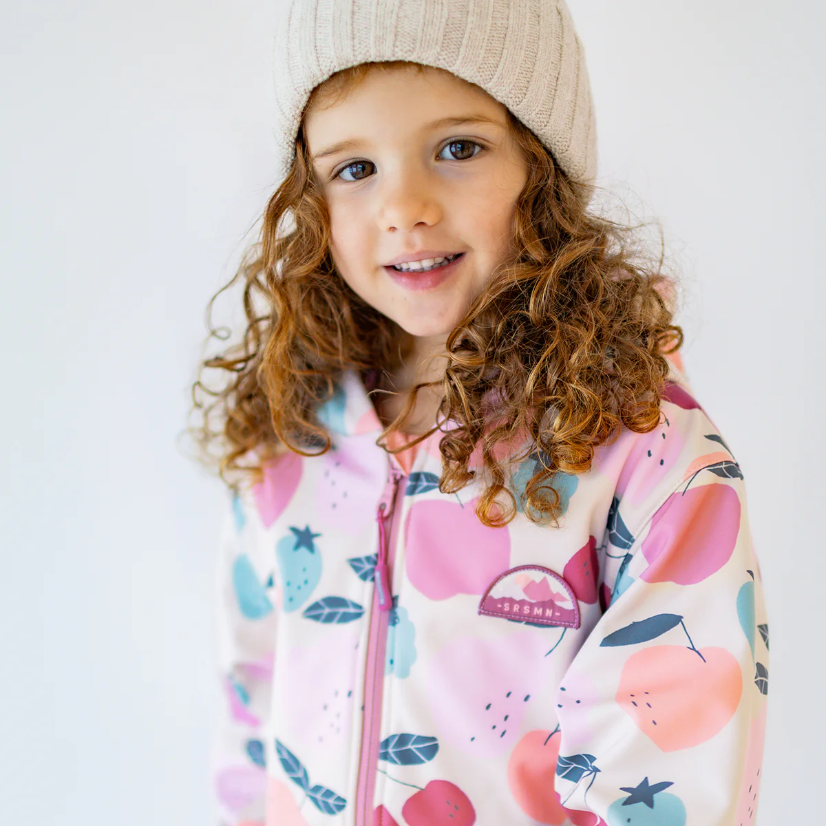 Manteau beige en coquille souple avec motifs de fruits, enfant - Image 4