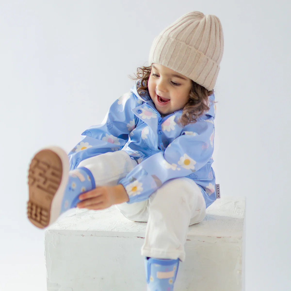 Manteau imperméable bleu pâle avec fleurs et papillons, bébé - Image 3