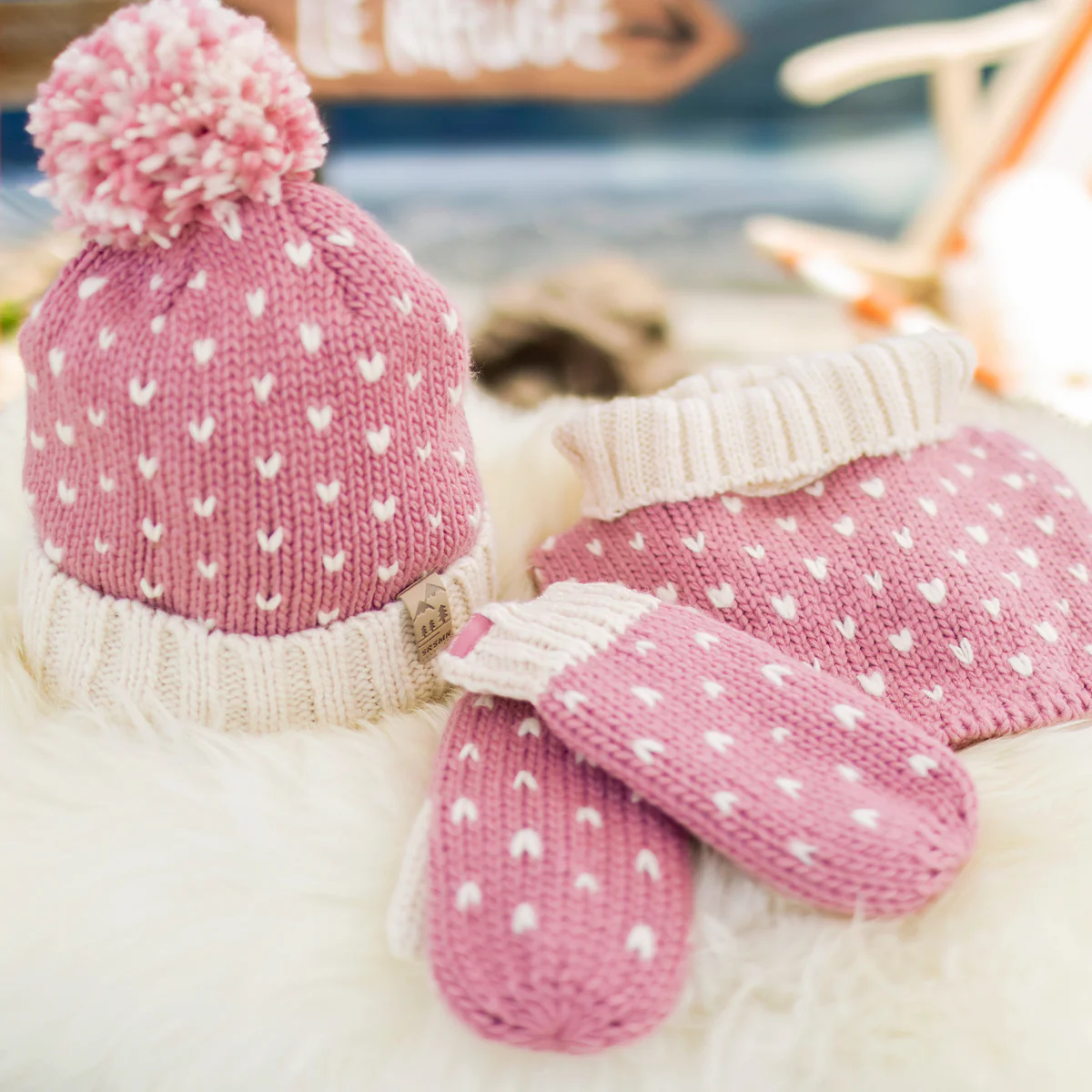 Mitaines rose et crème en tricot avec cœurs, enfant - Image 2