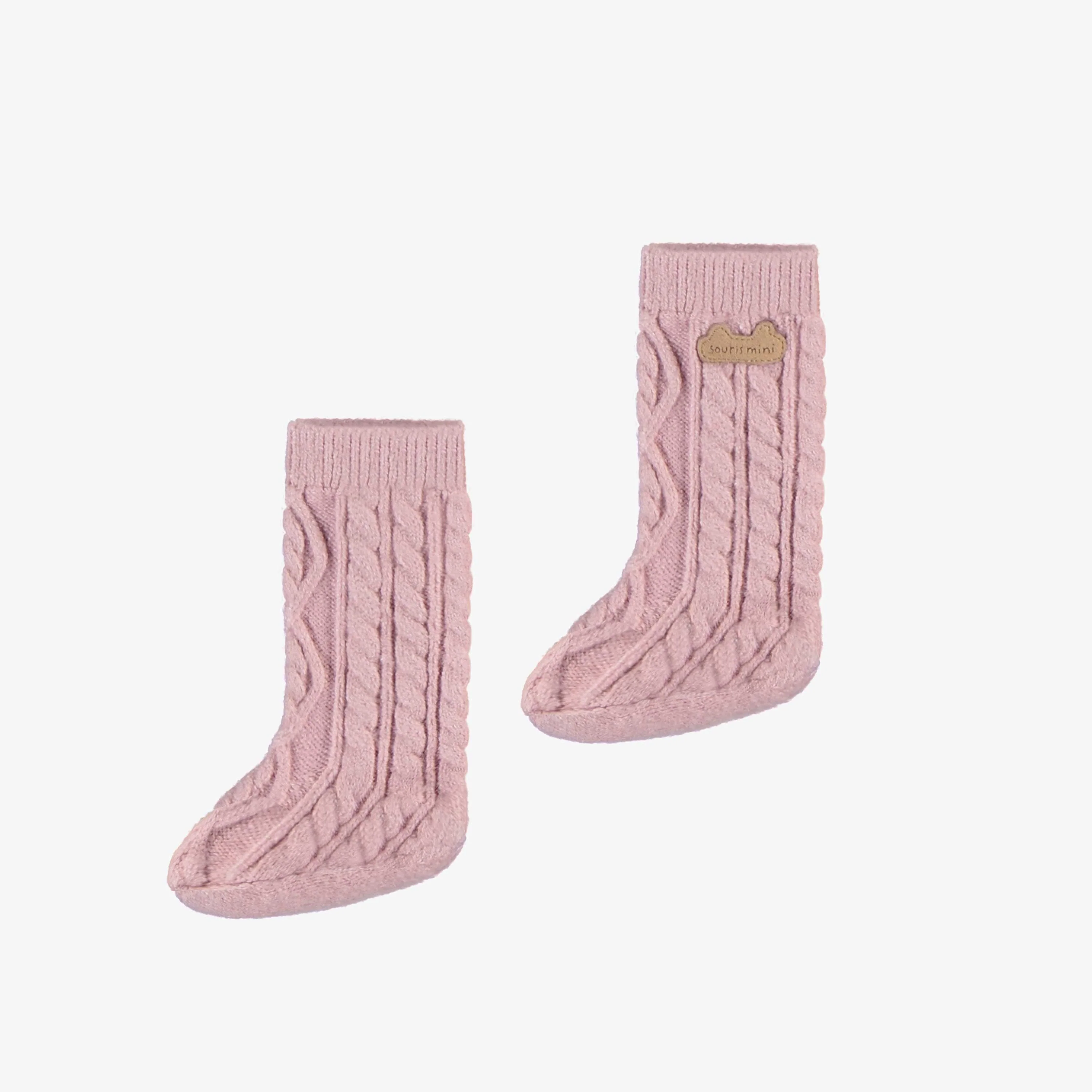 Pantoufles en tricot rose pâle, naissance