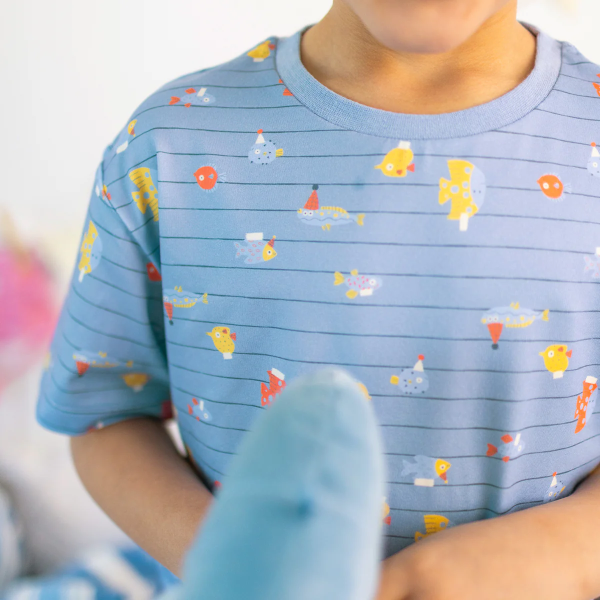 Pyjama deux pièces bleu à rayures et motifs de poisson, enfant - Image 5