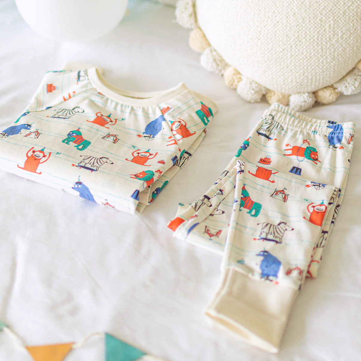 Pyjama deux pièces crème à motifs d’animaux, bébé - Image 2
