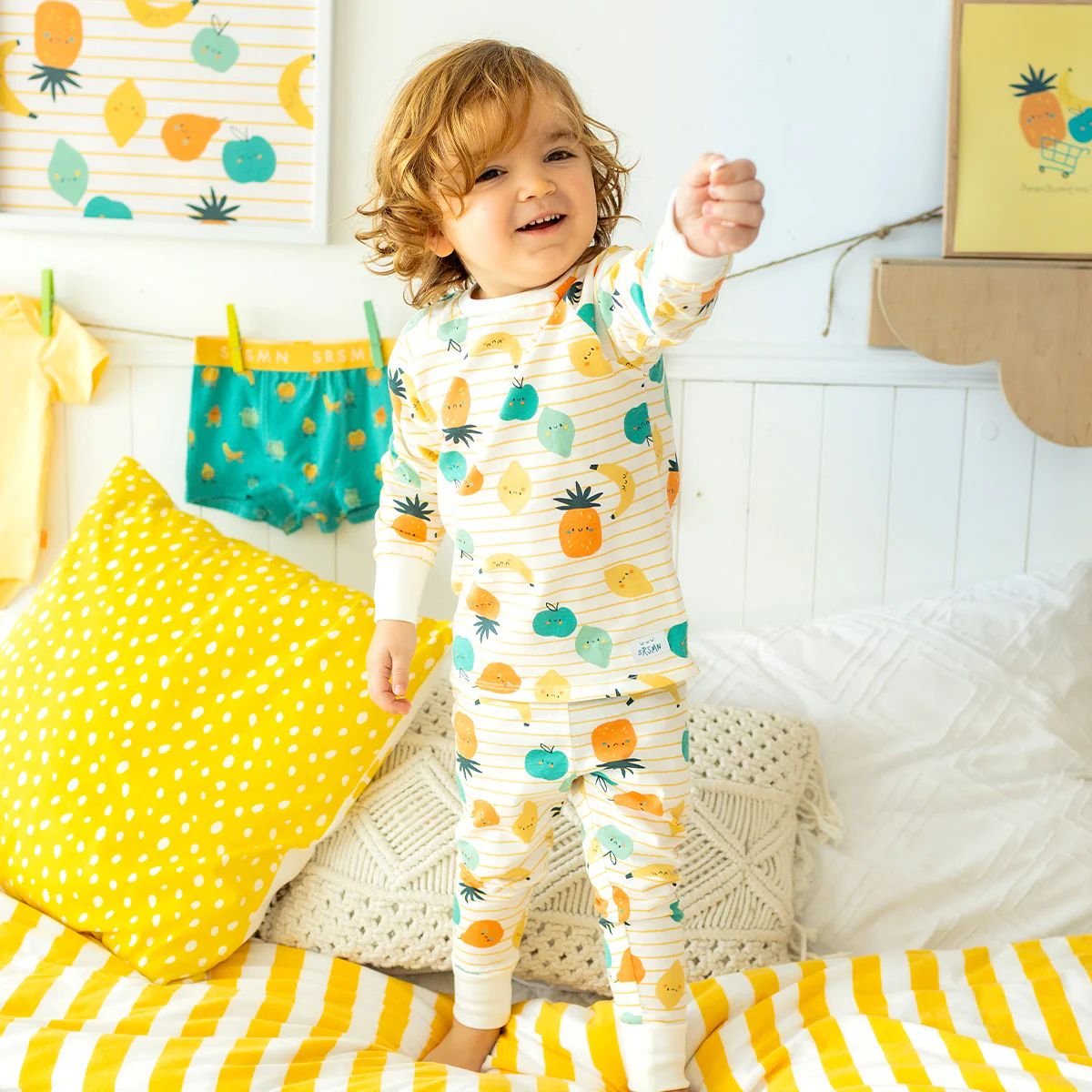 Pyjama deux pièces crème à rayures et motifs de fruits, bébé - Image 2