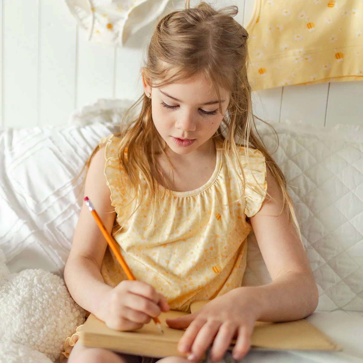 Pyjama deux pièces jaune à motif floral, enfant - Image 3
