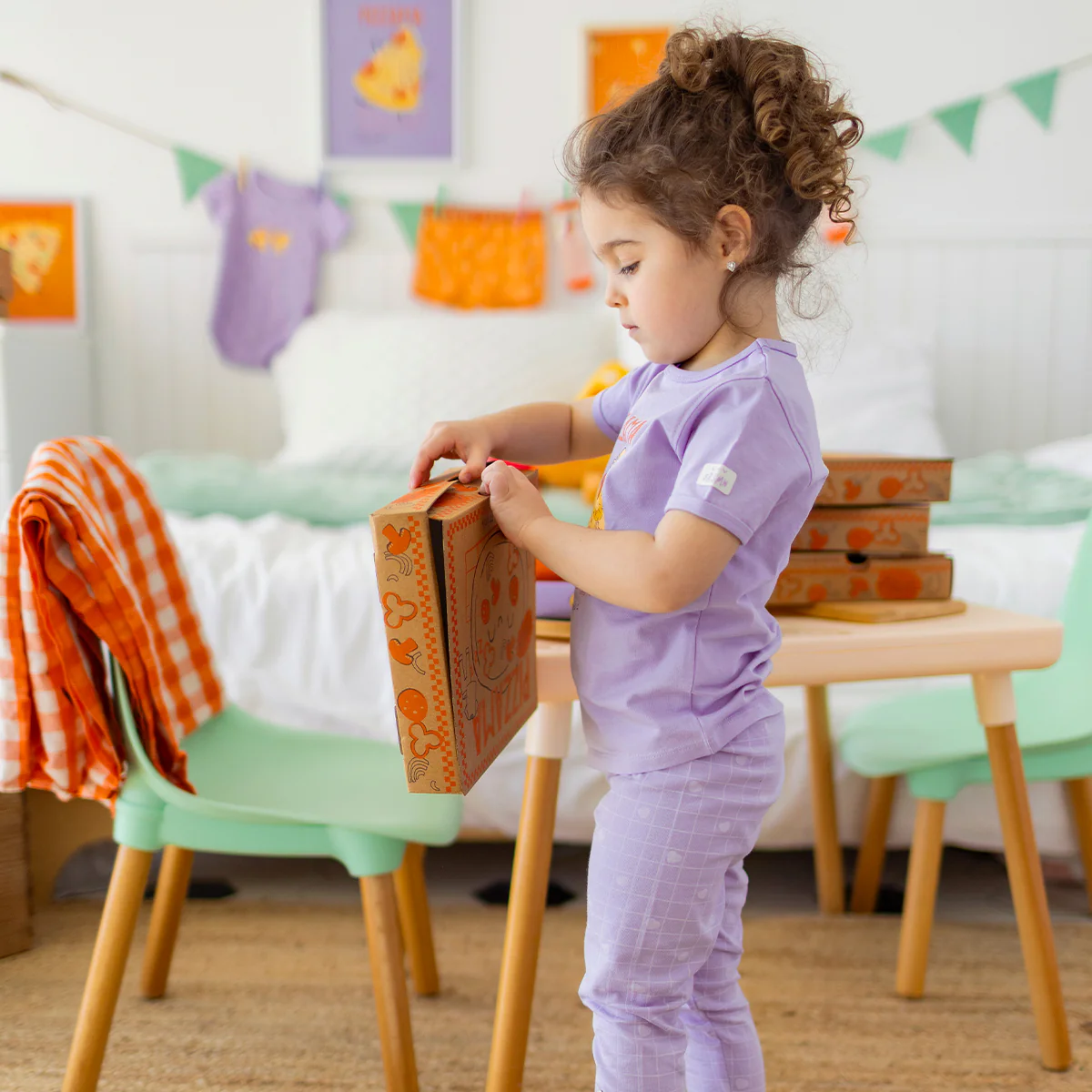 Pyjama deux pièces mauve à motifs de pizzas, bébé - Image 4