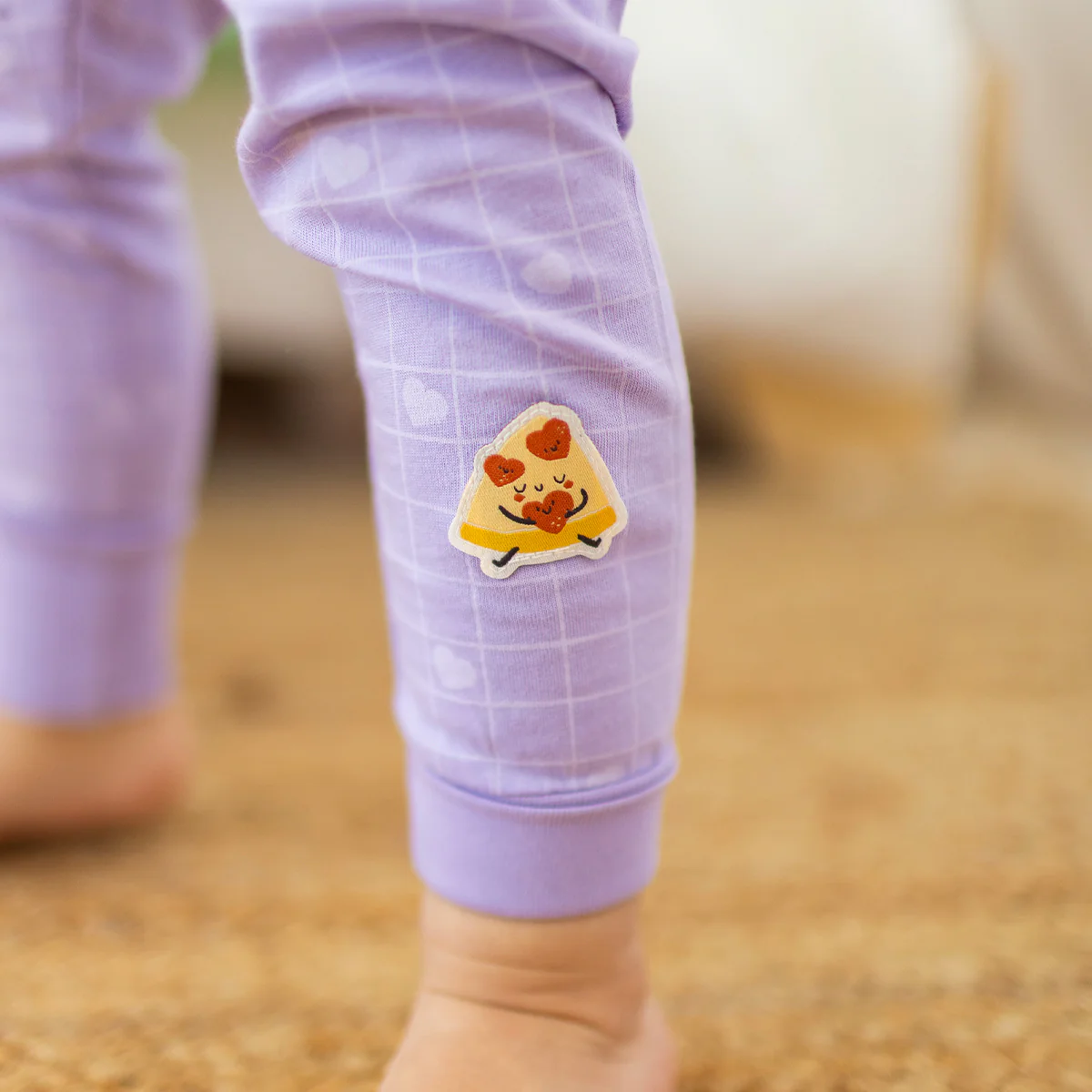 Pyjama deux pièces mauve à motifs de pizzas, bébé - Image 7
