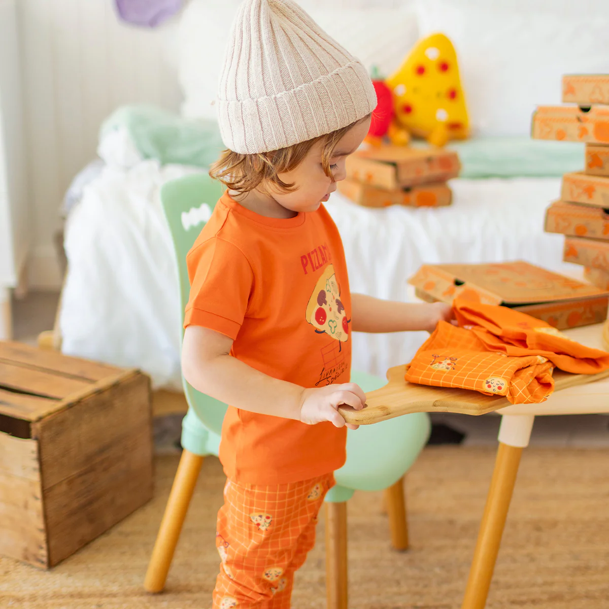Pyjama deux pièces orange à motifs de pizzas, bébé - Image 4