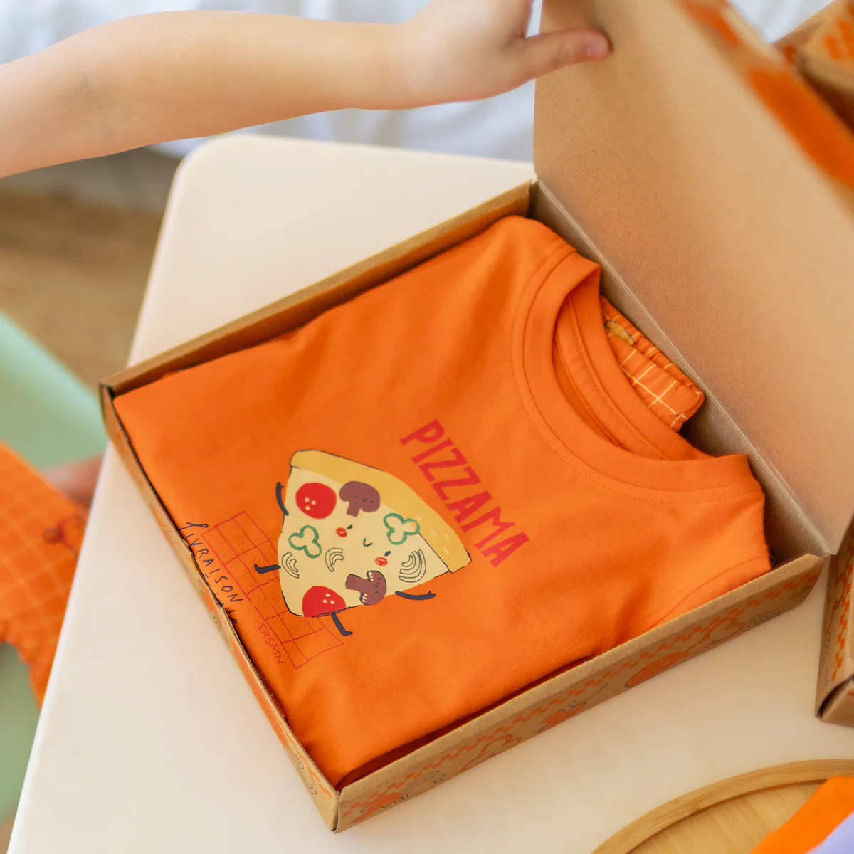 Pyjama deux pièces orange à motifs de pizzas, bébé - Image 7