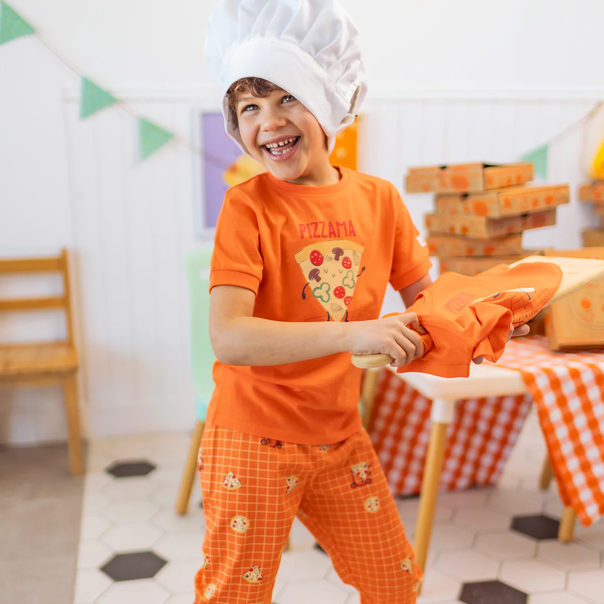 Pyjama deux pièces orange à motifs de pizzas, enfant - Image 2