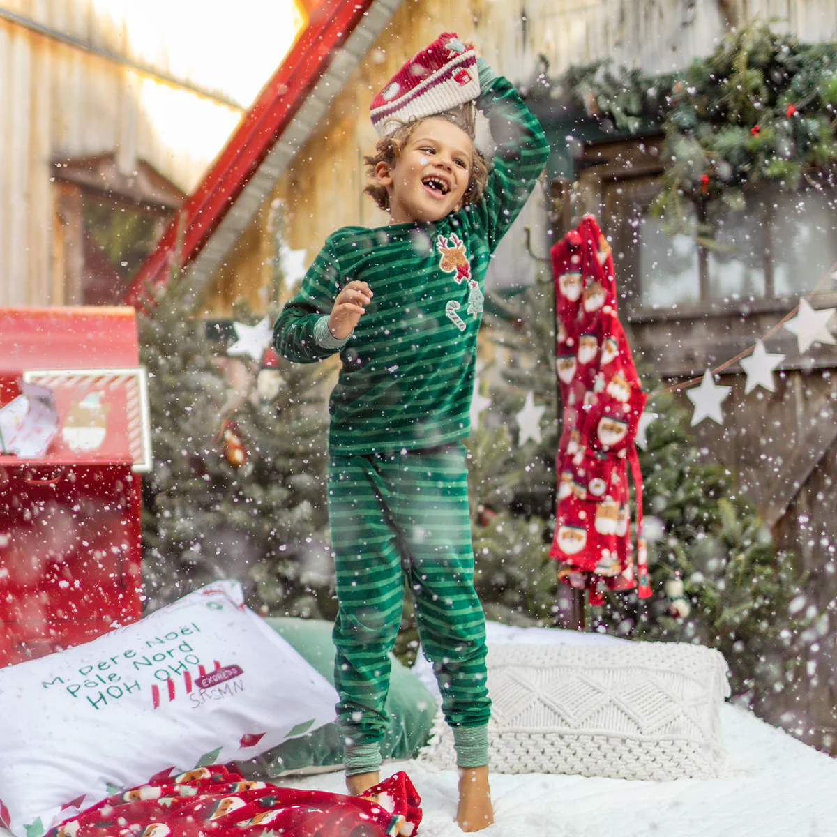 Pyjama deux pièces en velours vert à rayures, enfant - Image 2