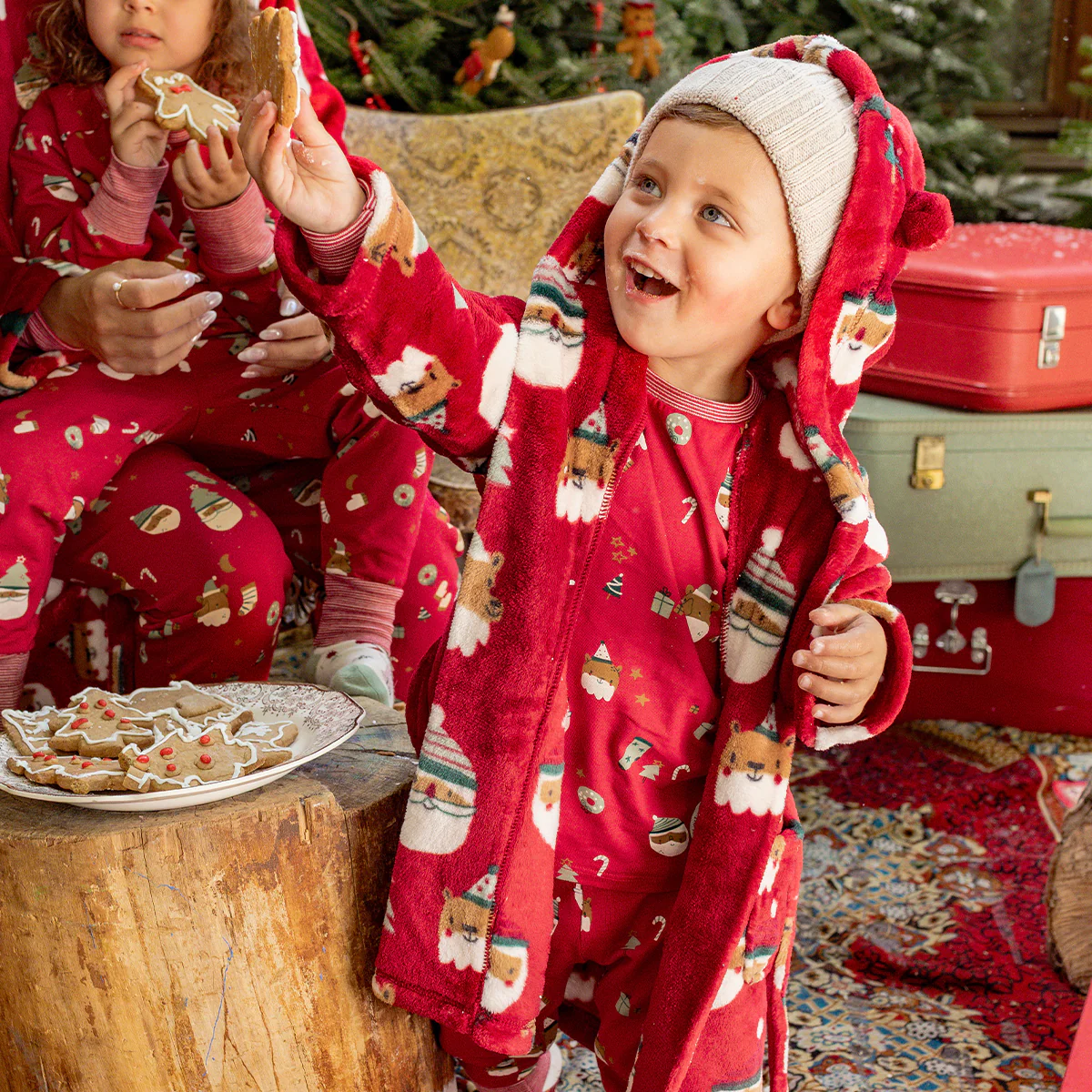 Pyjama deux pièces rouge à motifs festifs, bébé - Image 4