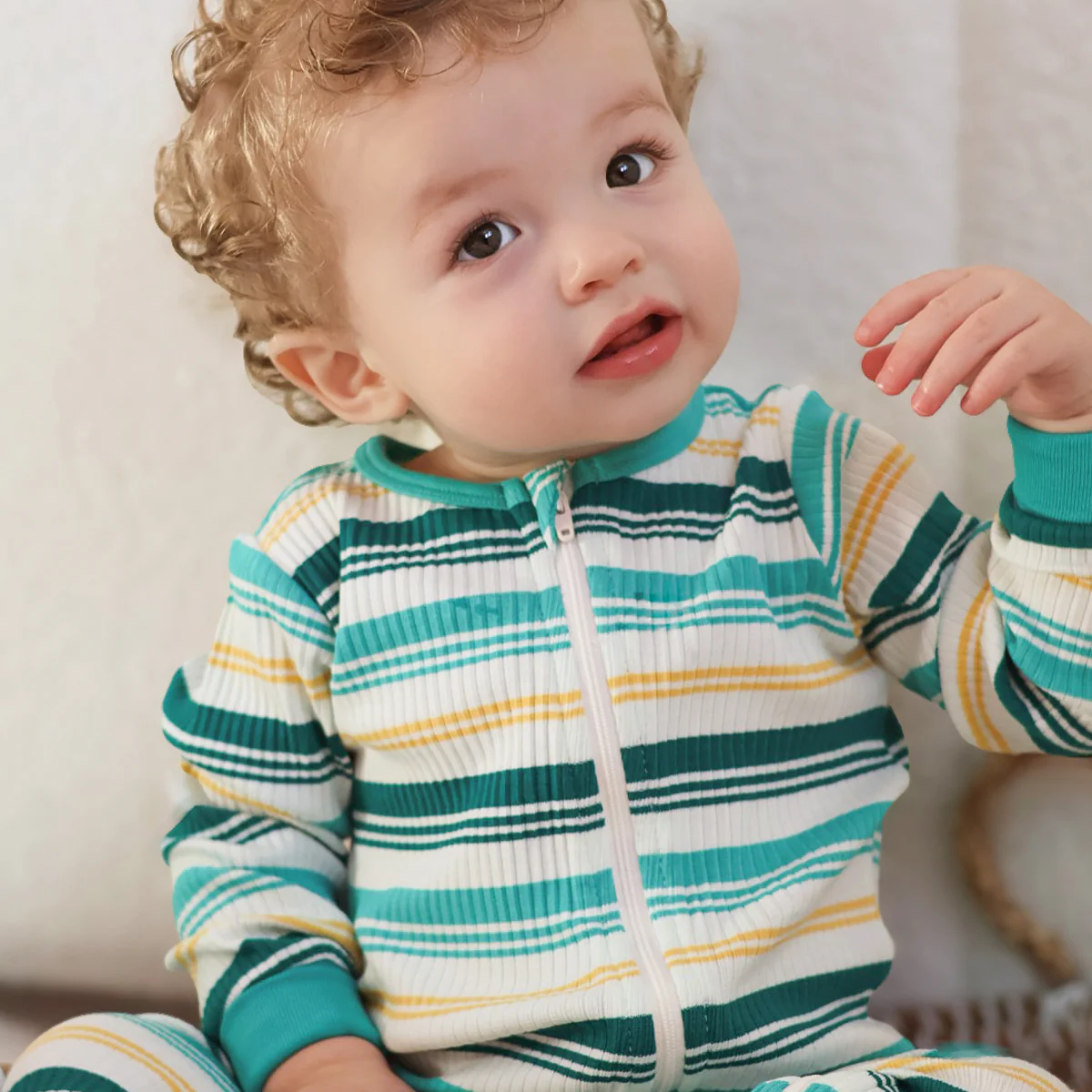 Pyjama une pièce crème à rayures colorées, bébé - Image 2