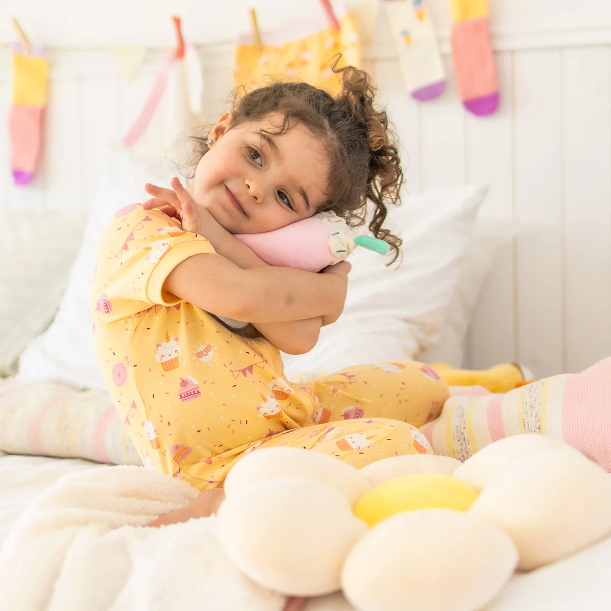 Pyjama une pièce jaune à motifs de gâteaux, bébé - Image 3