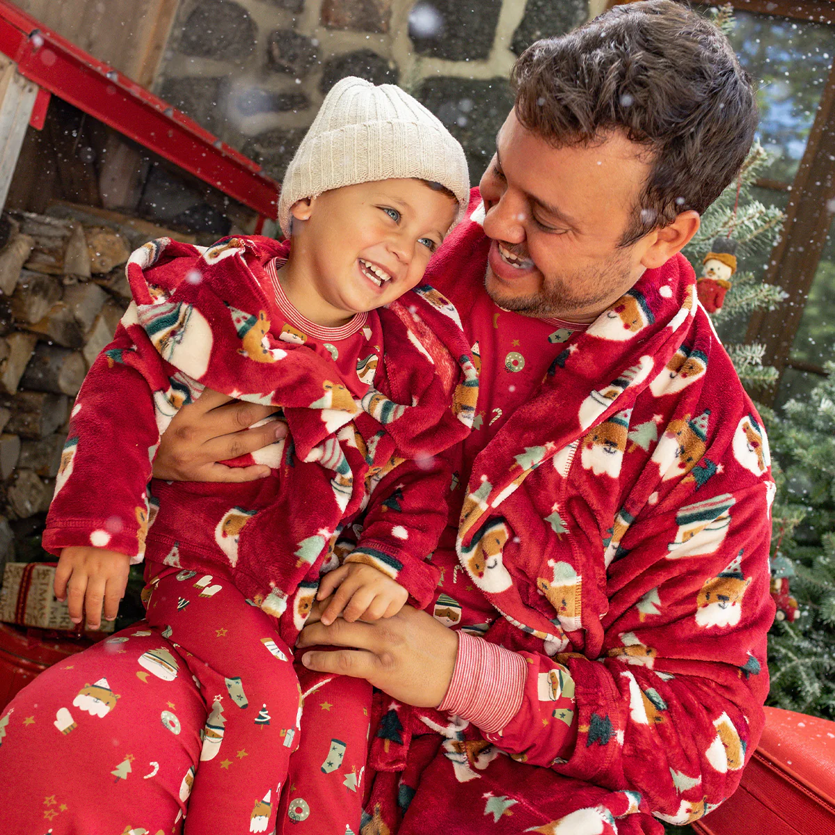 Robe de chambre rouge en peluche avec motifs des Fêtes, adulte - Image 2