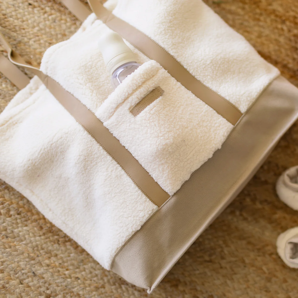 Sac fourre-tout en sherpa et faux cuir - Image 2