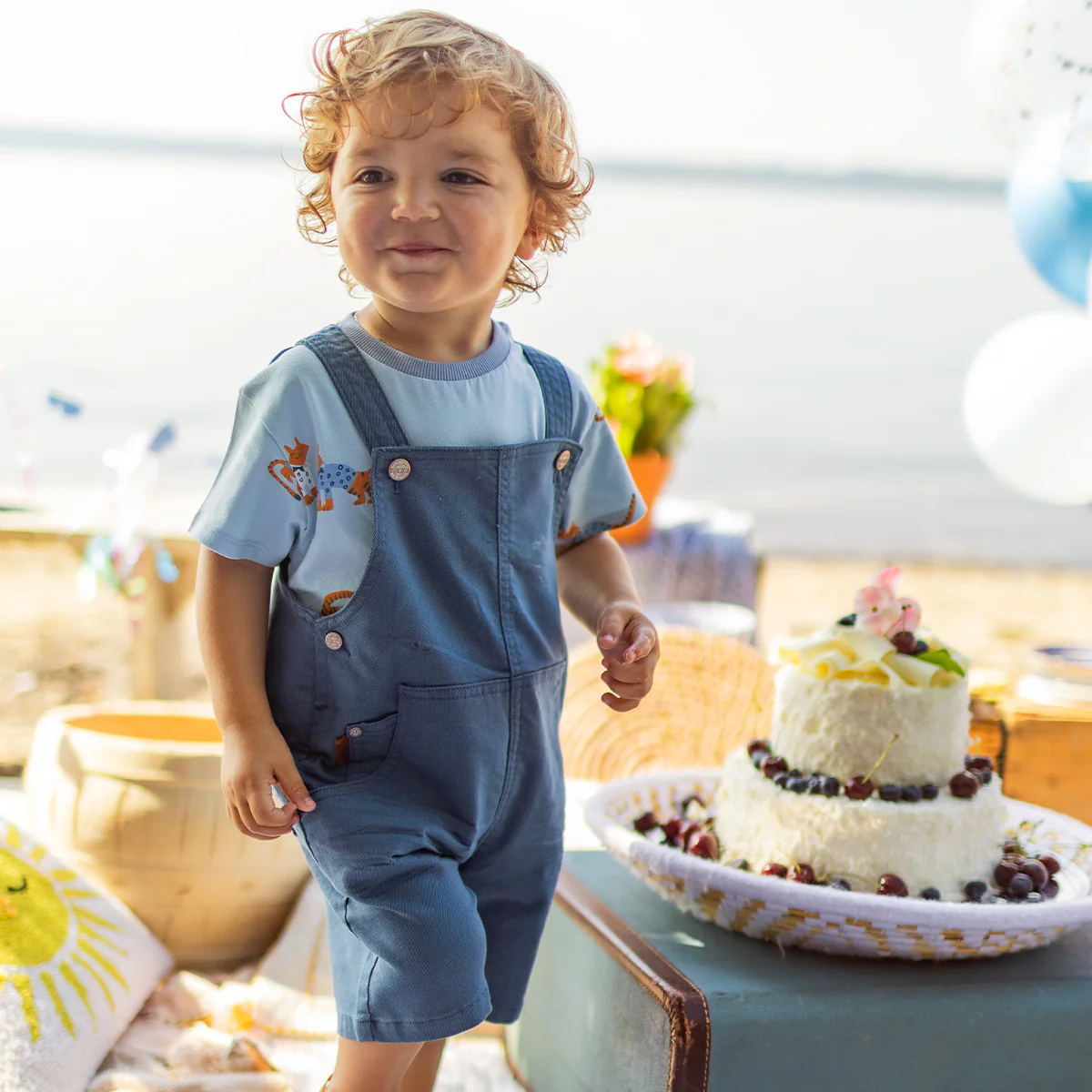 Salopette courte bleue en denim, bébé - Image 2
