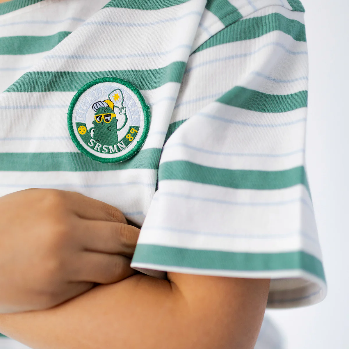 T-shirt blanc à rayures vertes et bleues, enfant - Image 3