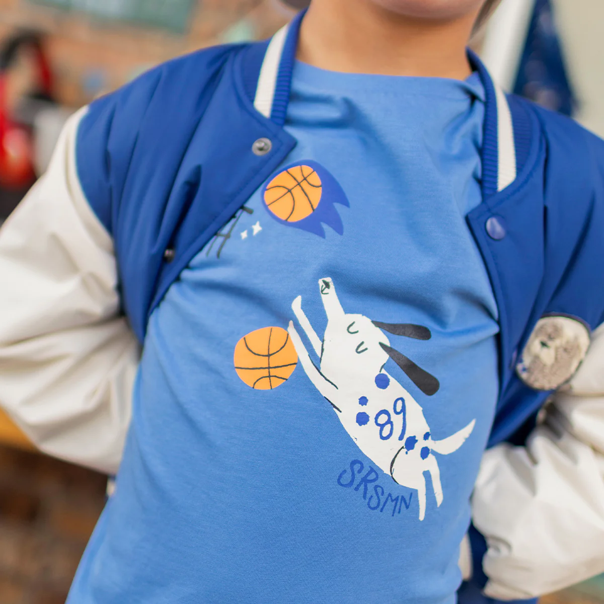 T-shirt bleu avec illustration, enfant - Image 2