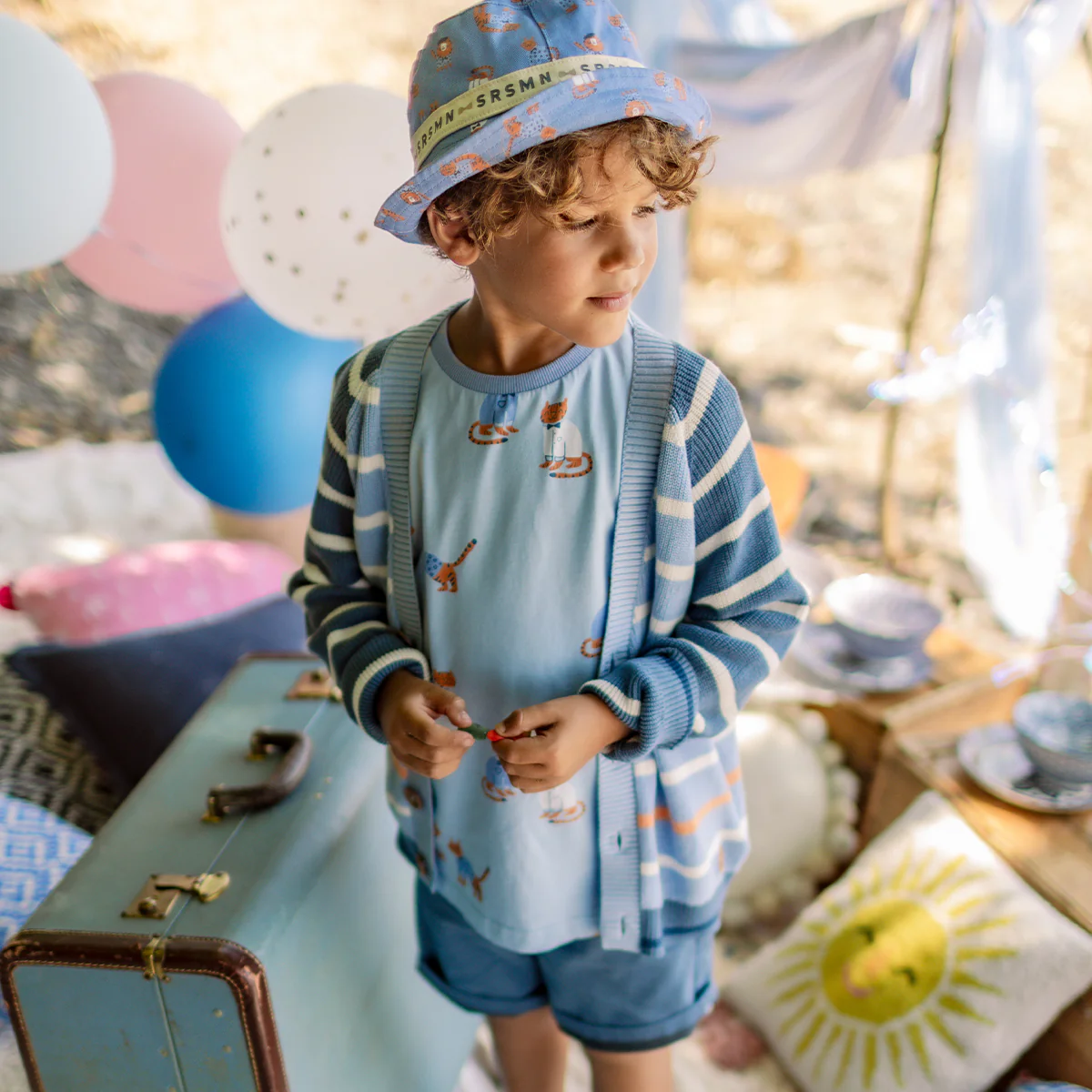 Cardigan bleu en tricot avec rayures blanches, enfant - Image 3