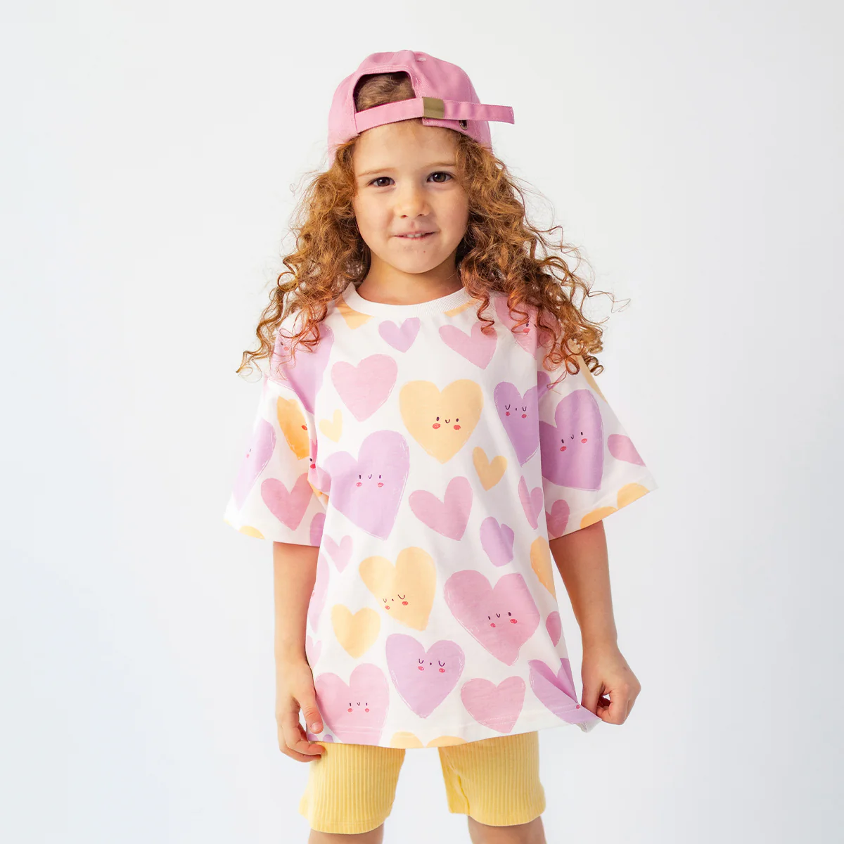 T-shirt crème à motifs de cœurs, enfant - Image 2