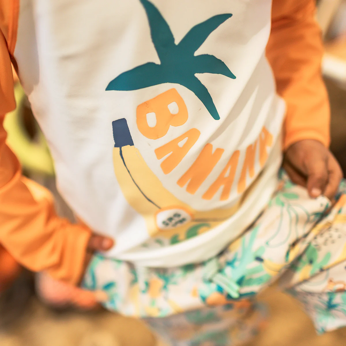 T-shirt de bain crème et orange avec illustration, enfant - Image 4