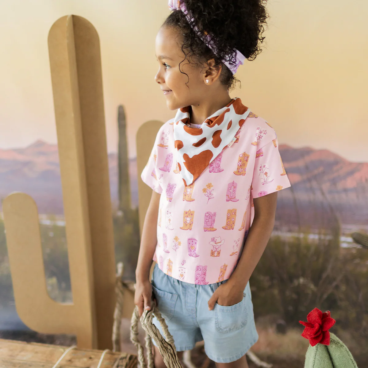 T-shirt rose à motifs bottes de cowboy, enfant - Image 2