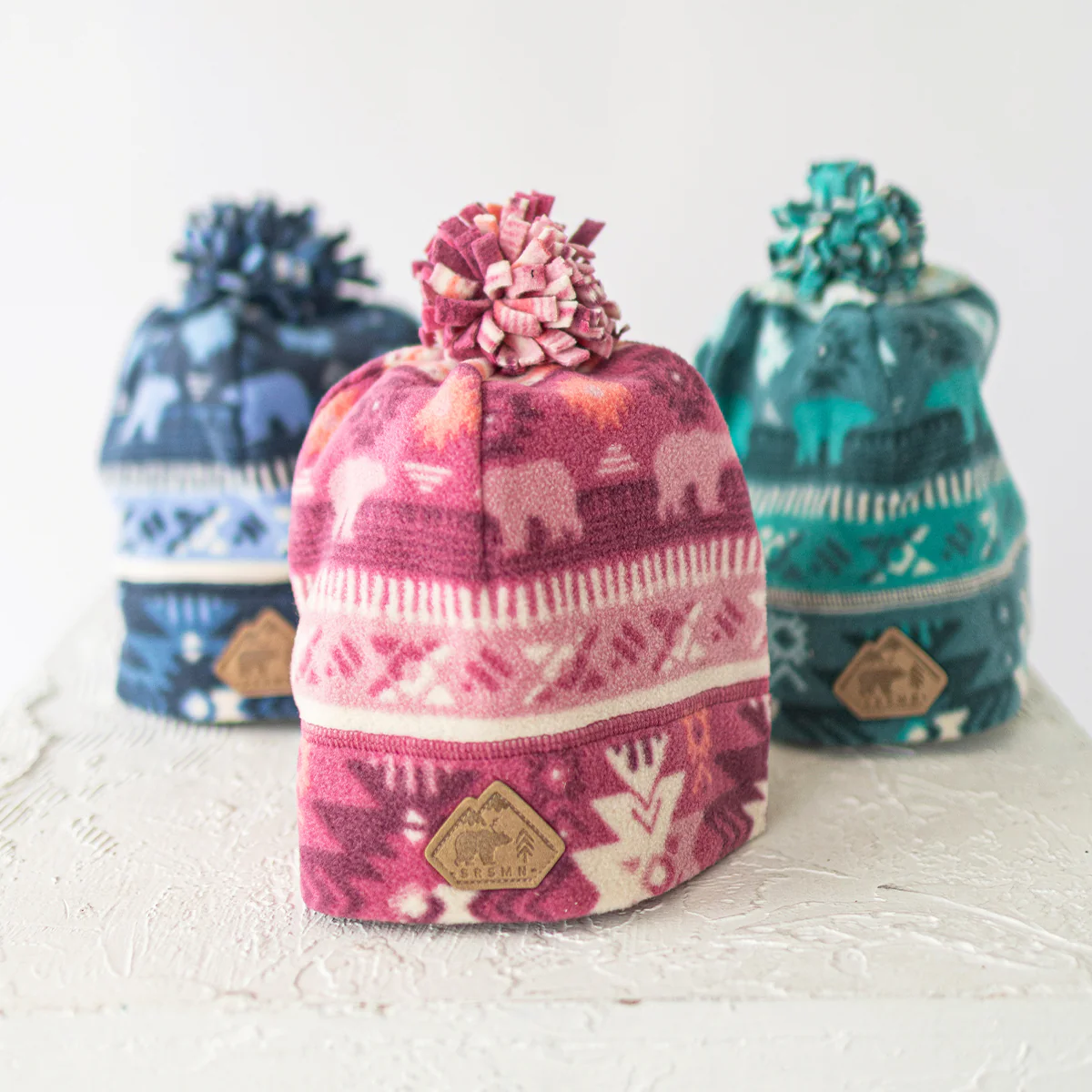 Tuque bleue en polar avec motifs, enfant - Image 2