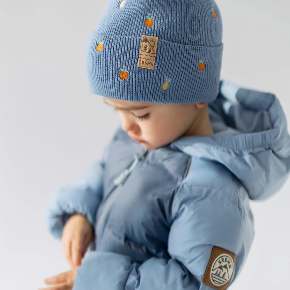 Tuque bleue en tricot avec broderies fruitées, bébé - Image 2