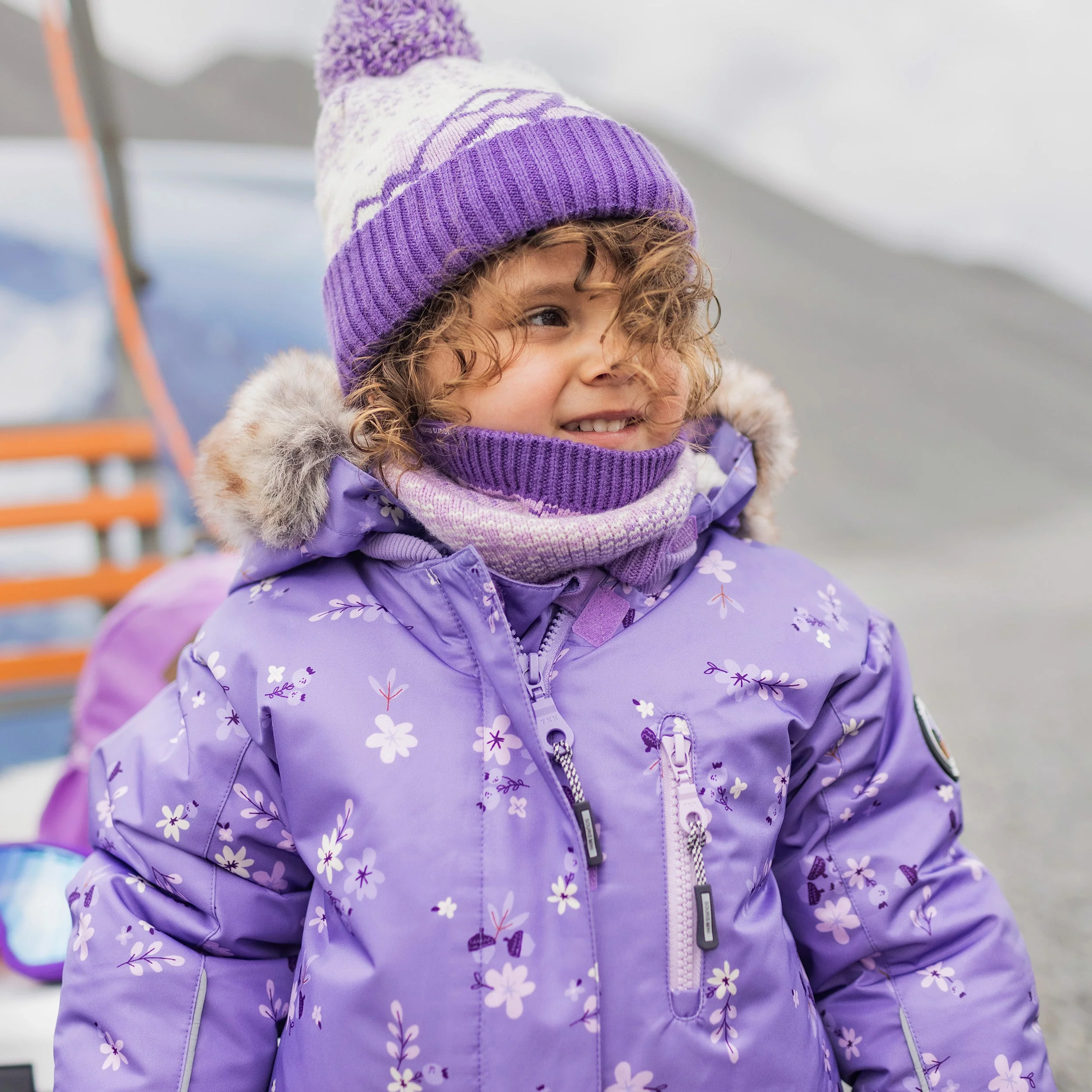 Tuque en tricot mauve et crème à motifs avec pompom, bébé - Image 2