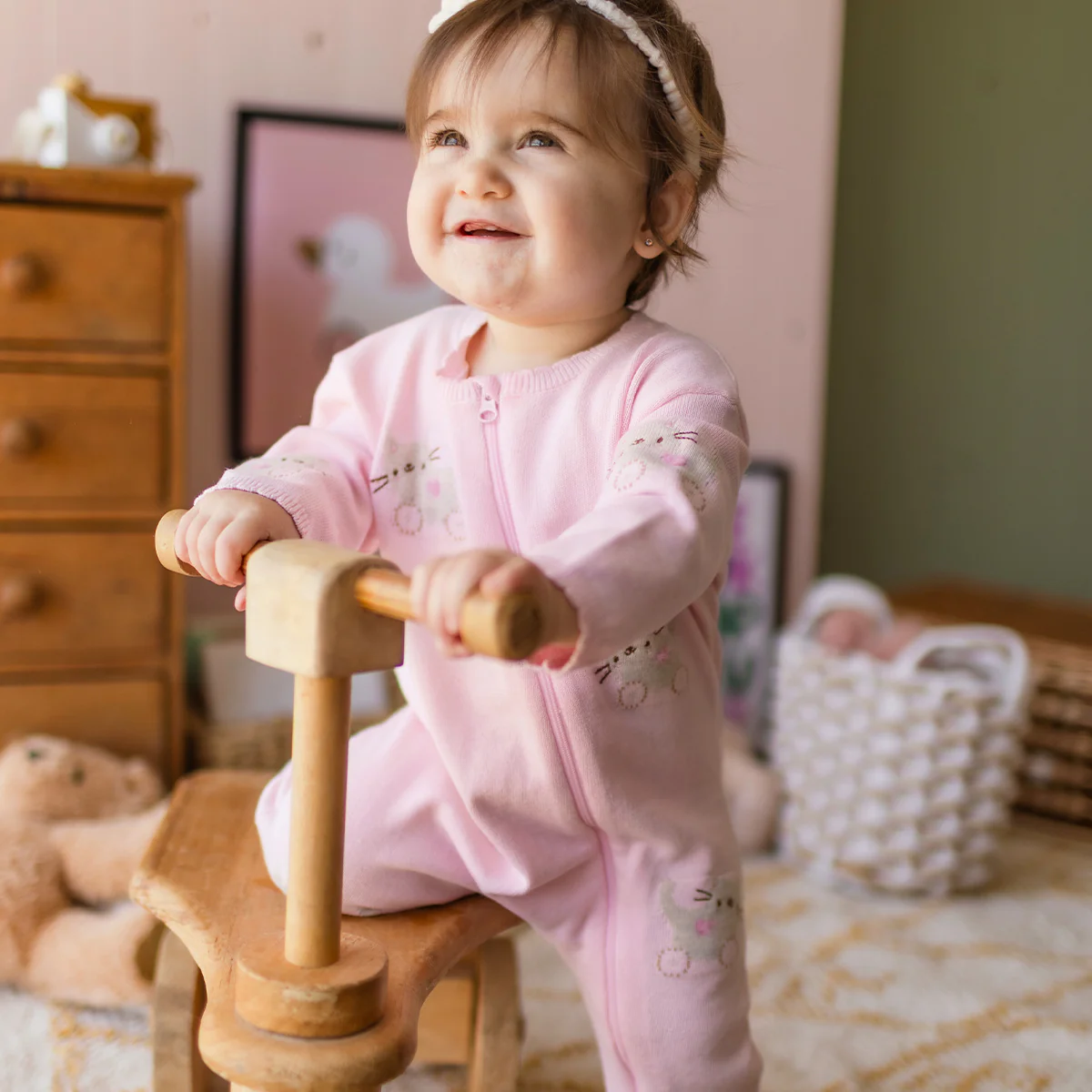 Une pièce rose en tricot avec motifs, naissance - Image 5