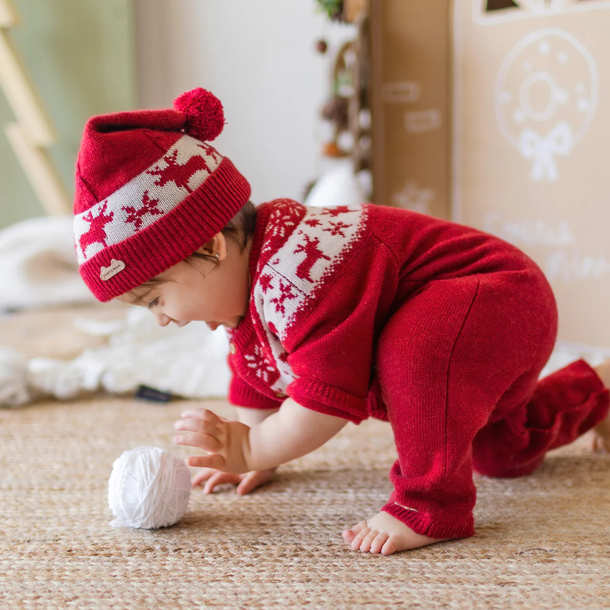 Une pièce rouge en tricot avec motifs jacquard, naissance - Image 5