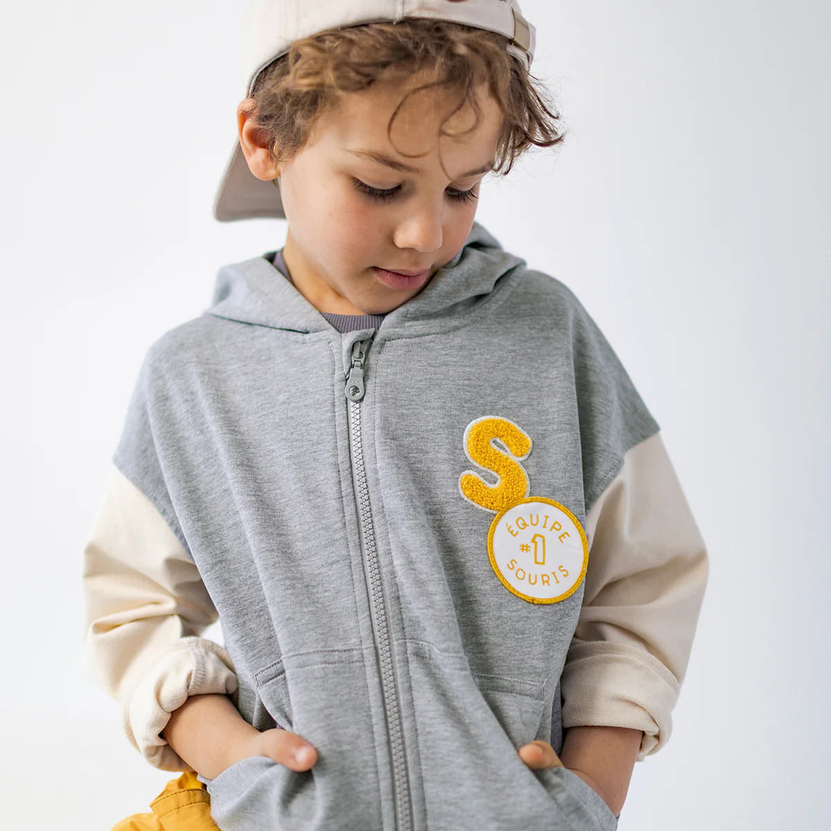 Veste à capuchon grise et beige, enfant - Image 3